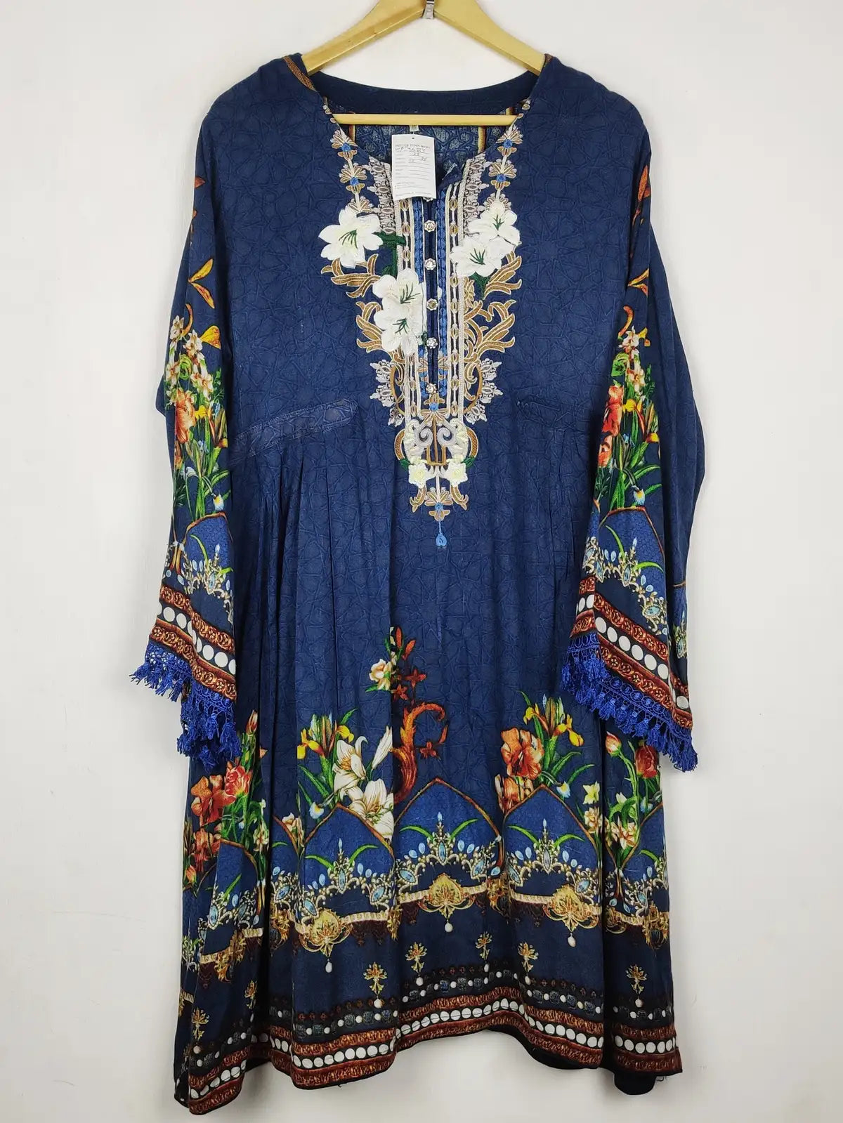 Buy online pre-used pre-loved 100% authentic & Original branded Unknown Brand (WBK-3683) available in Pakistan. Top international brands avilable.