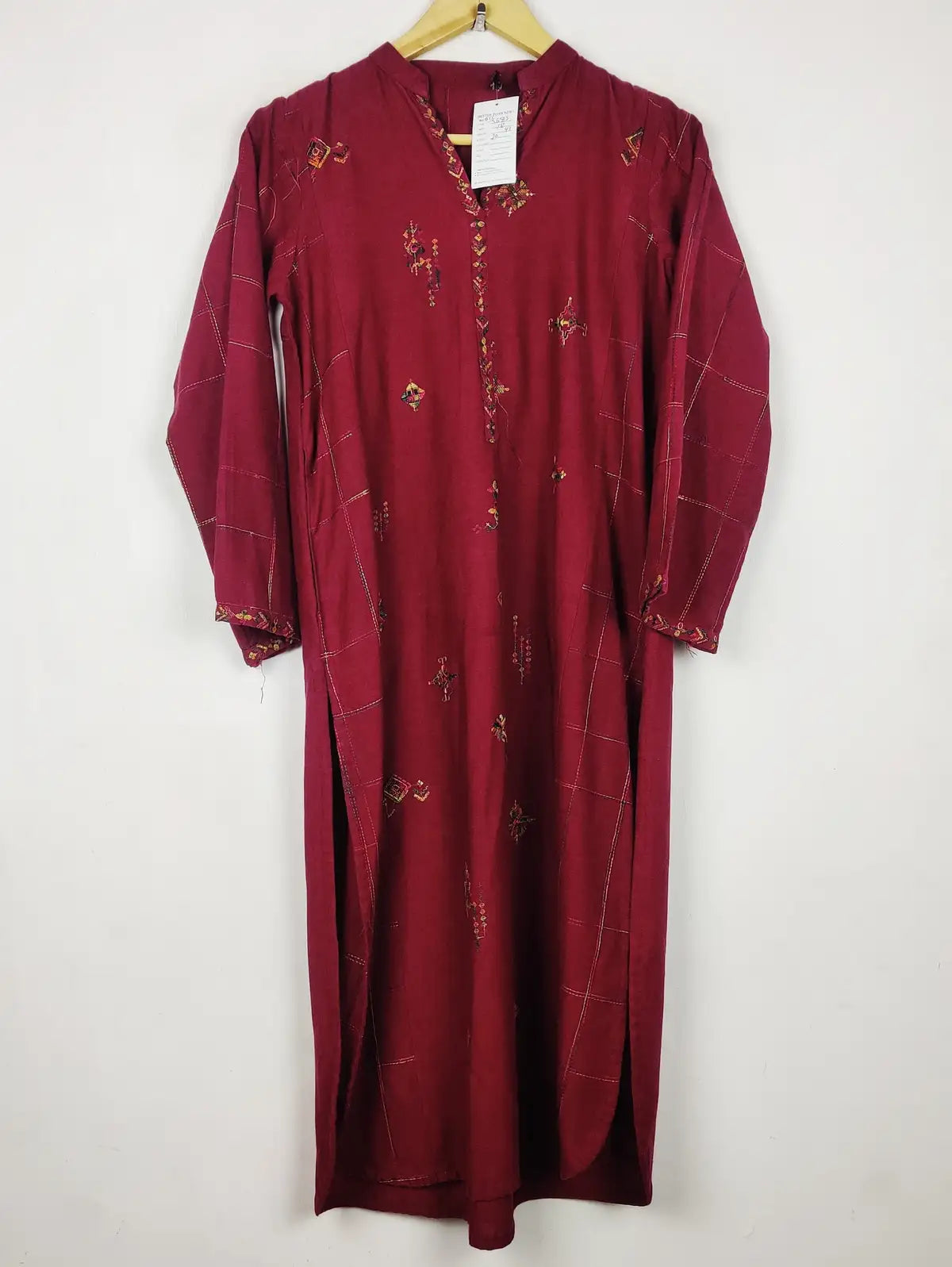 Buy online pre-used pre-loved 100% authentic & Original branded Unknown Brand (WBK-3685) available in Pakistan. Top international brands avilable.