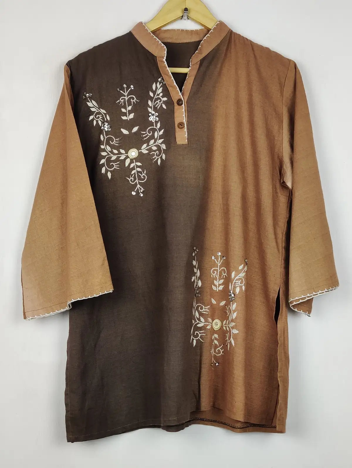 Buy online pre-used pre-loved 100% authentic & Original branded Unknown Brand (WBK-3695) available in Pakistan. Top international brands avilable.
