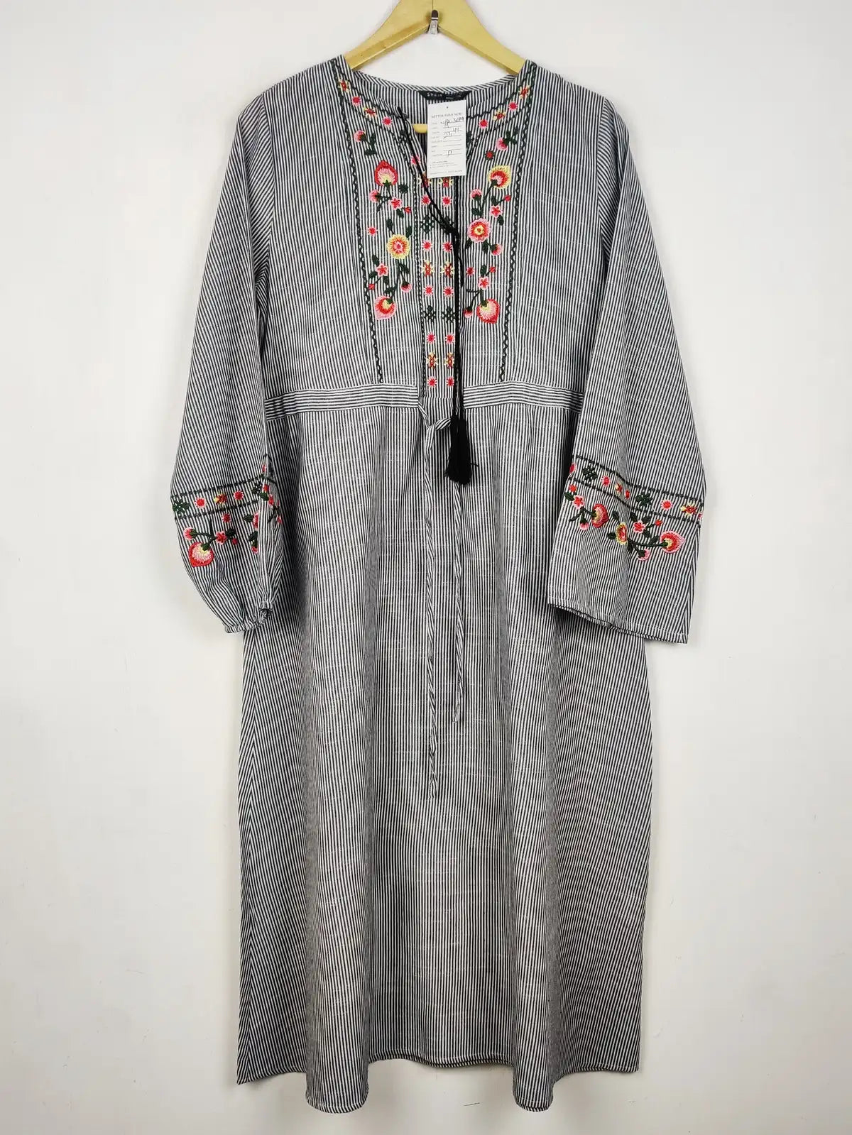 Buy online pre-used pre-loved 100% authentic & Original branded Shein (WBK-3699) available in Pakistan. Top international brands avilable.