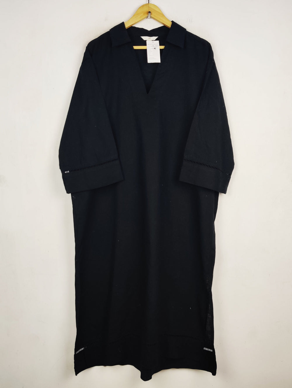 Buy online pre-used pre-loved 100% authentic & Original branded H&M (WBK-3705) available in Pakistan. Top international brands avilable.