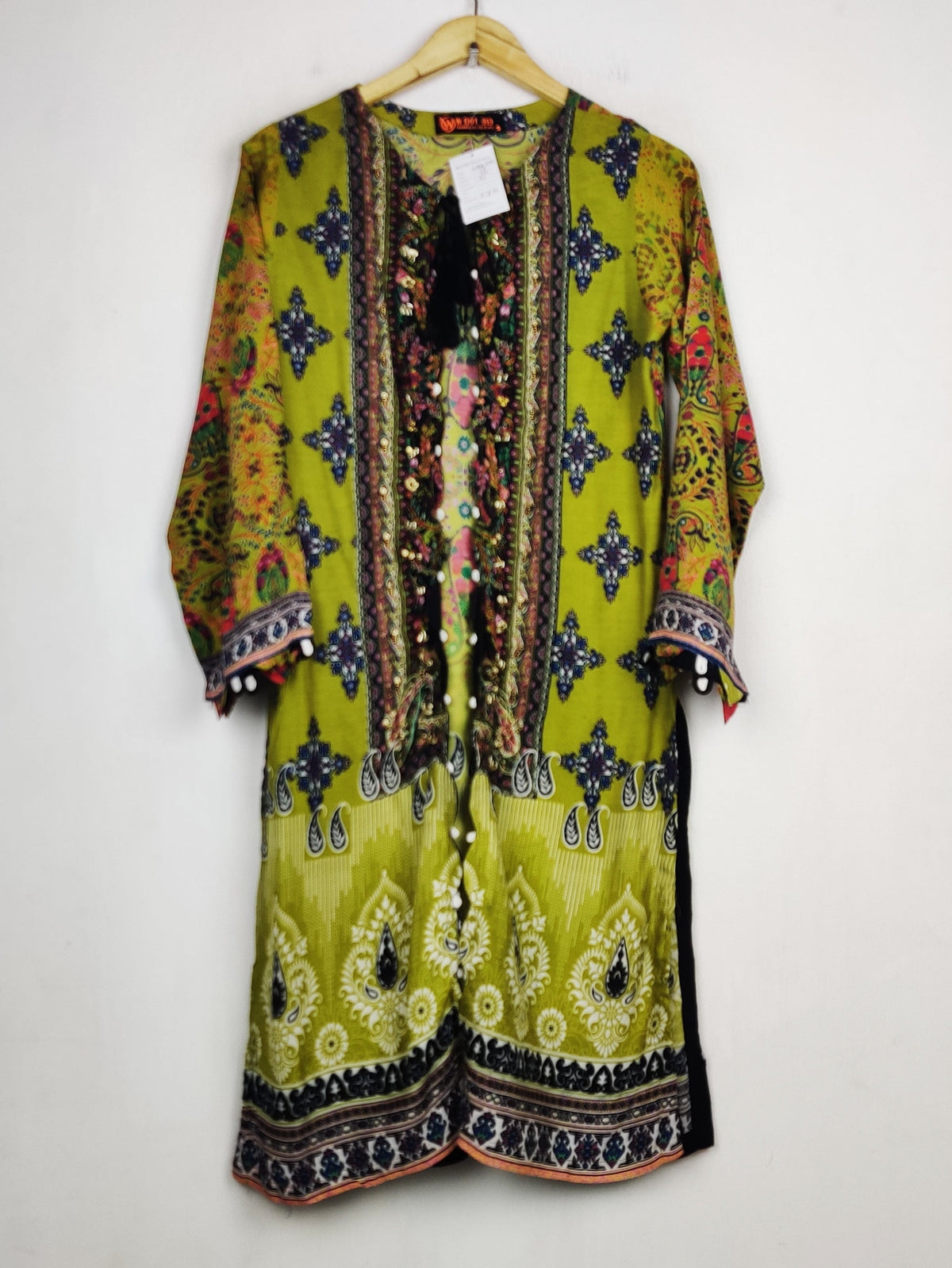 Buy online pre-used pre-loved 100% authentic & Original branded W Dot (WBK-3734) available in Pakistan. Top international brands avilable.