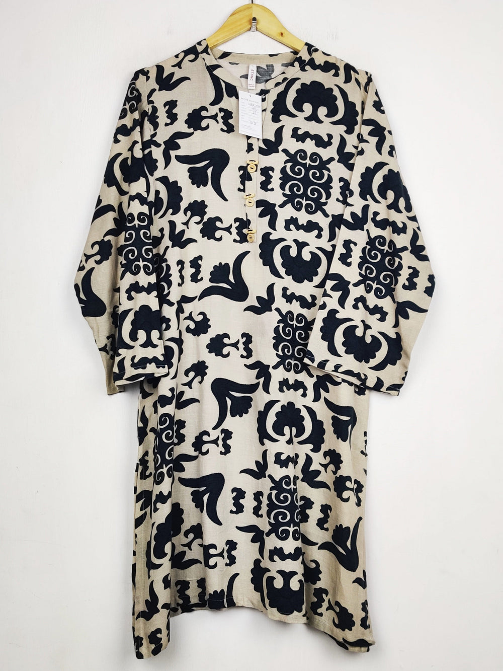 Buy online pre-used pre-loved 100% authentic & Original branded Ethnic (WBK-3745) available in Pakistan. Top international brands avilable.