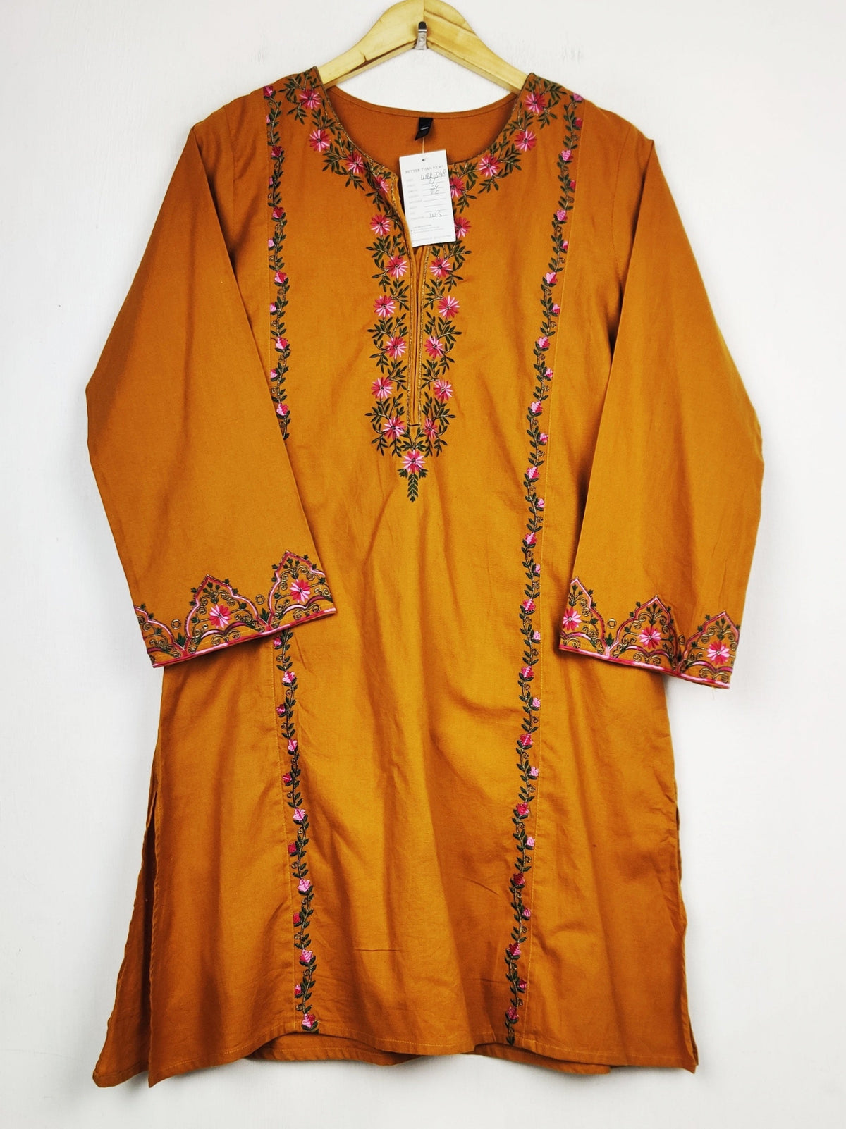 Buy online pre-used pre-loved 100% authentic & Original branded Unknown Brand (WBK-3748) available in Pakistan. Top international brands avilable.