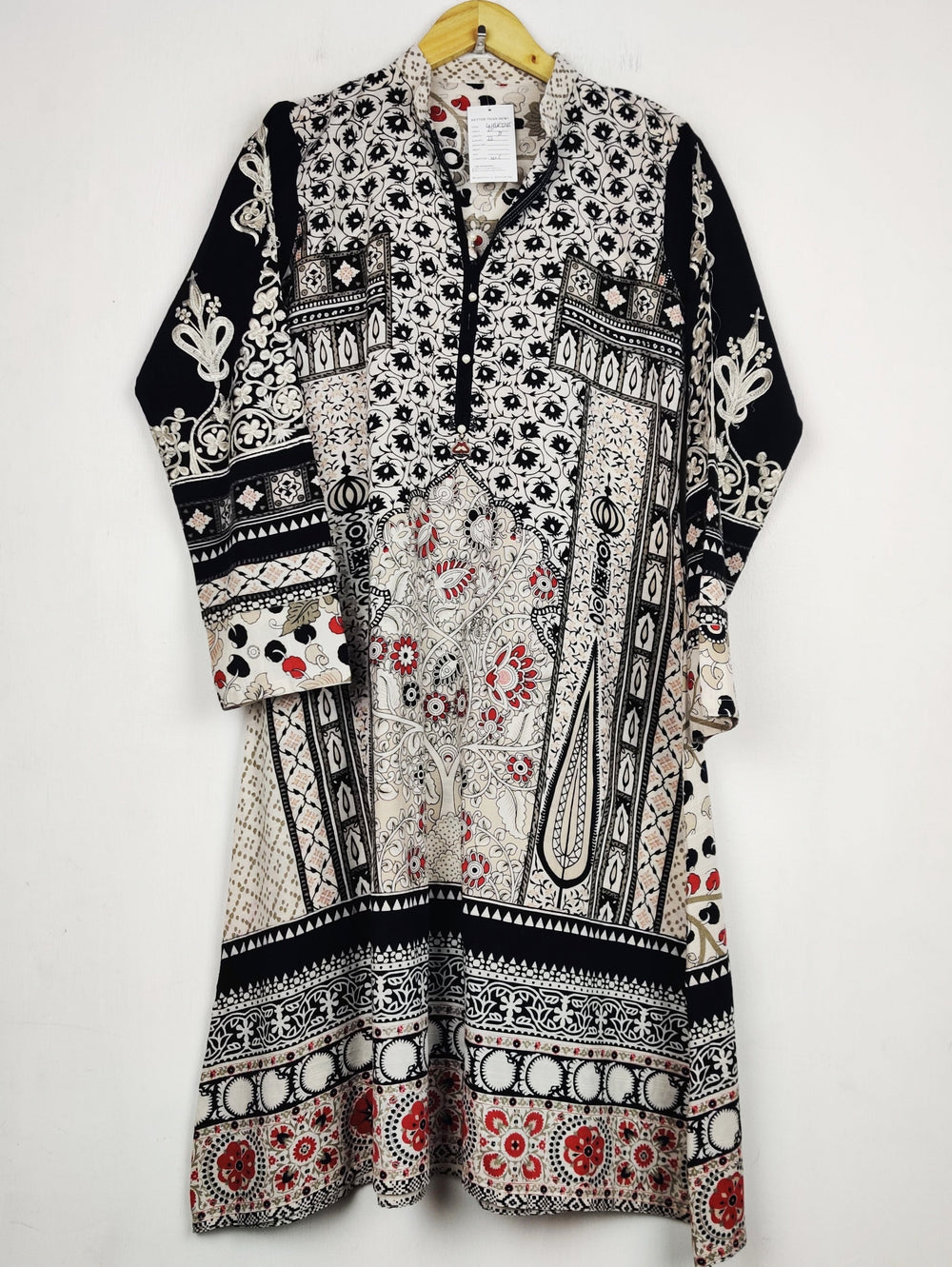 Buy online pre-used pre-loved 100% authentic & Original branded Unknown Brand (WBK-3765) available in Pakistan. Top international brands avilable.