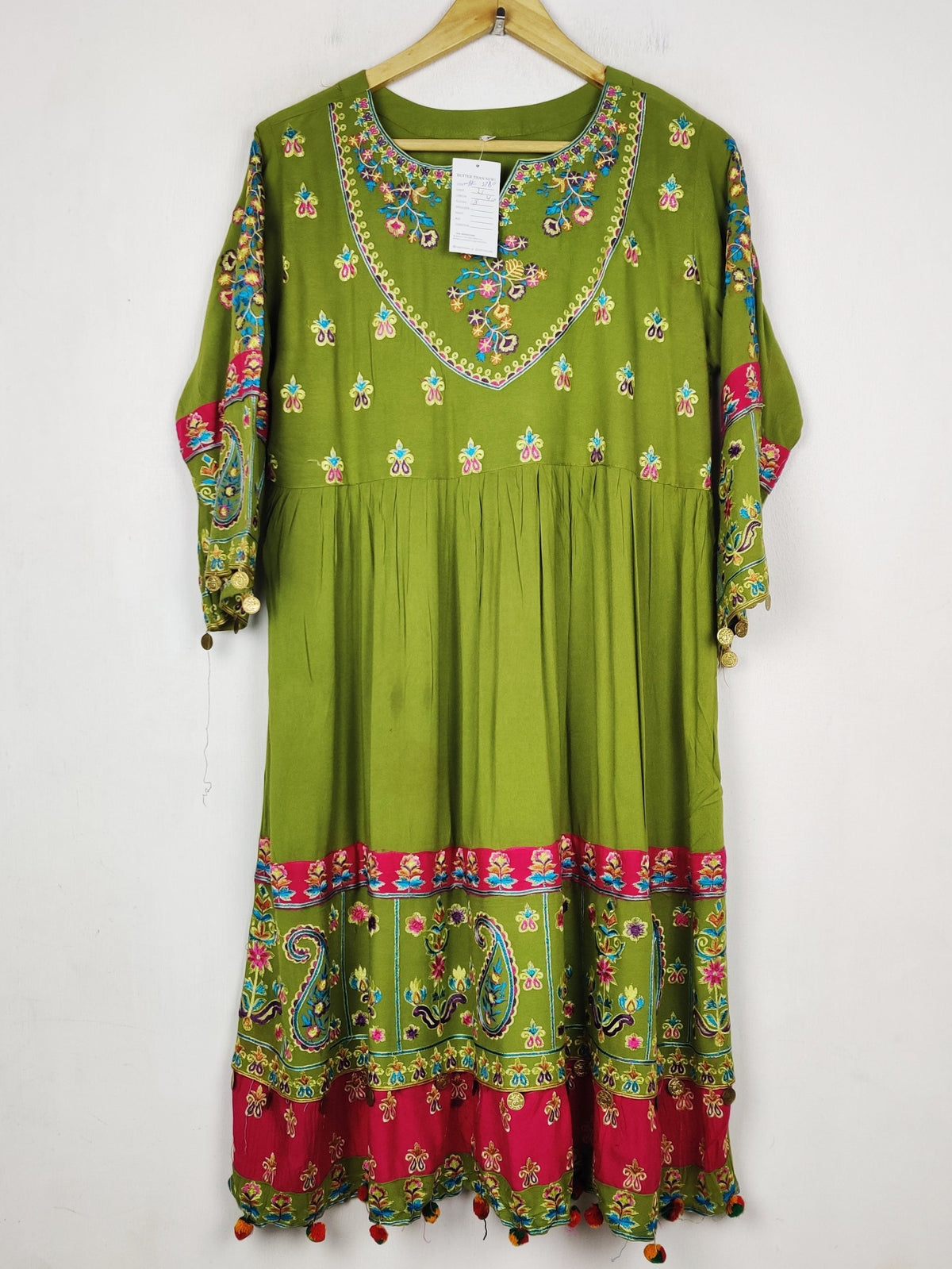 Buy online pre-used pre-loved 100% authentic & Original branded Unknown Brand (WBK-3780) available in Pakistan. Top international brands avilable.