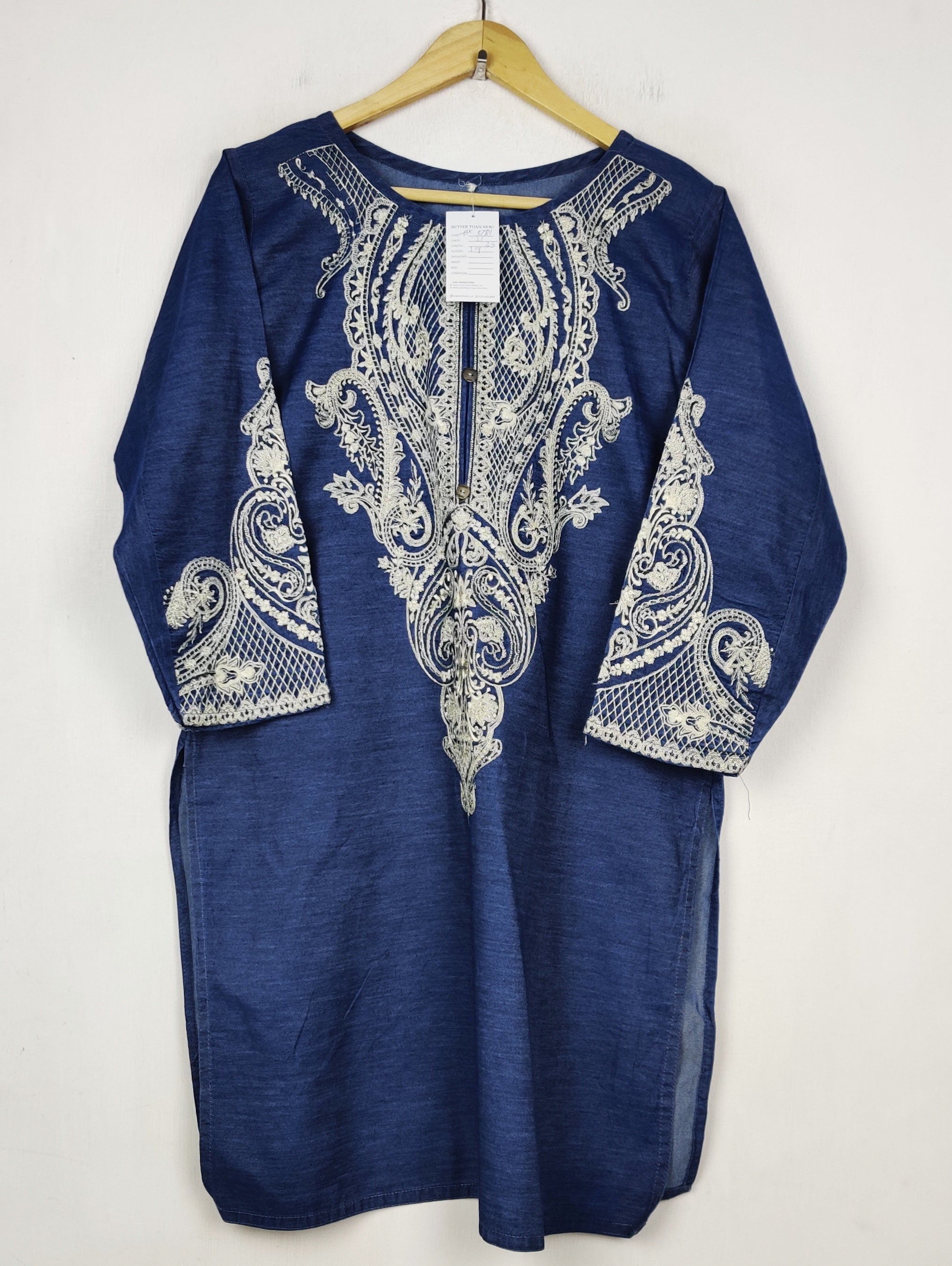Buy online pre-used pre-loved 100% authentic & Original branded Unknown Brand (WBK-3781) available in Pakistan. Top international brands avilable.