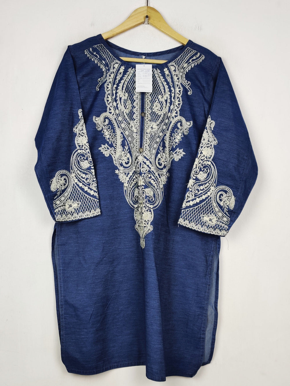 Buy online pre-used pre-loved 100% authentic & Original branded Unknown Brand (WBK-3781) available in Pakistan. Top international brands avilable.