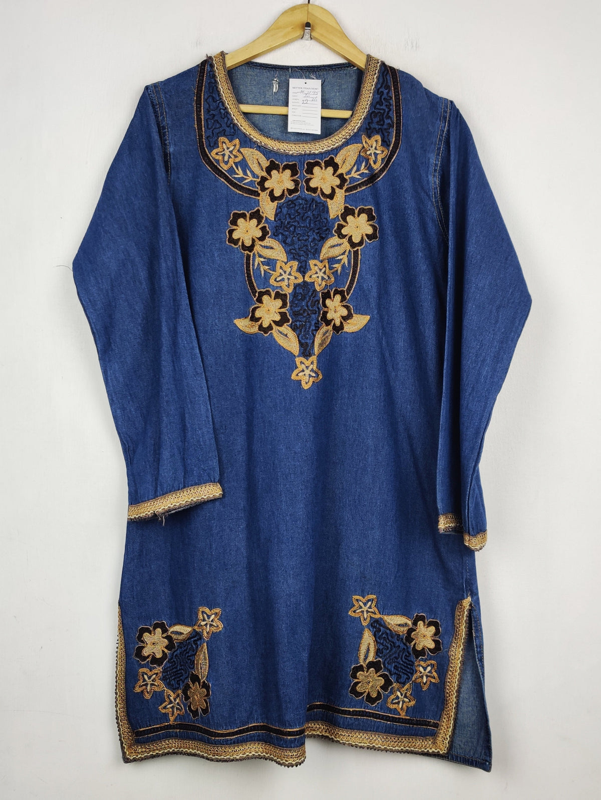 Buy online pre-used pre-loved 100% authentic & Original branded Unknown Brand (WBK-3795) available in Pakistan. Top international brands avilable.