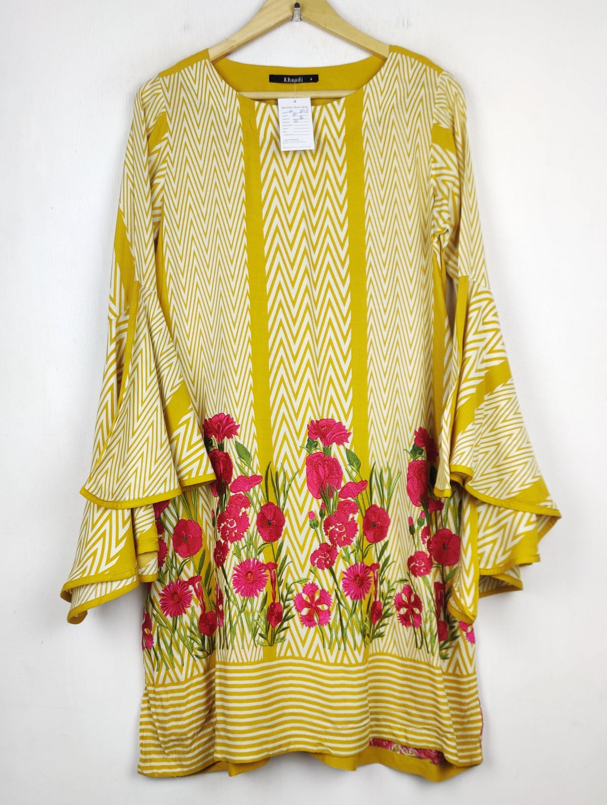 Buy online pre-used pre-loved 100% authentic & Original branded Khaadi (WBK-3808) available in Pakistan. Top international brands avilable.