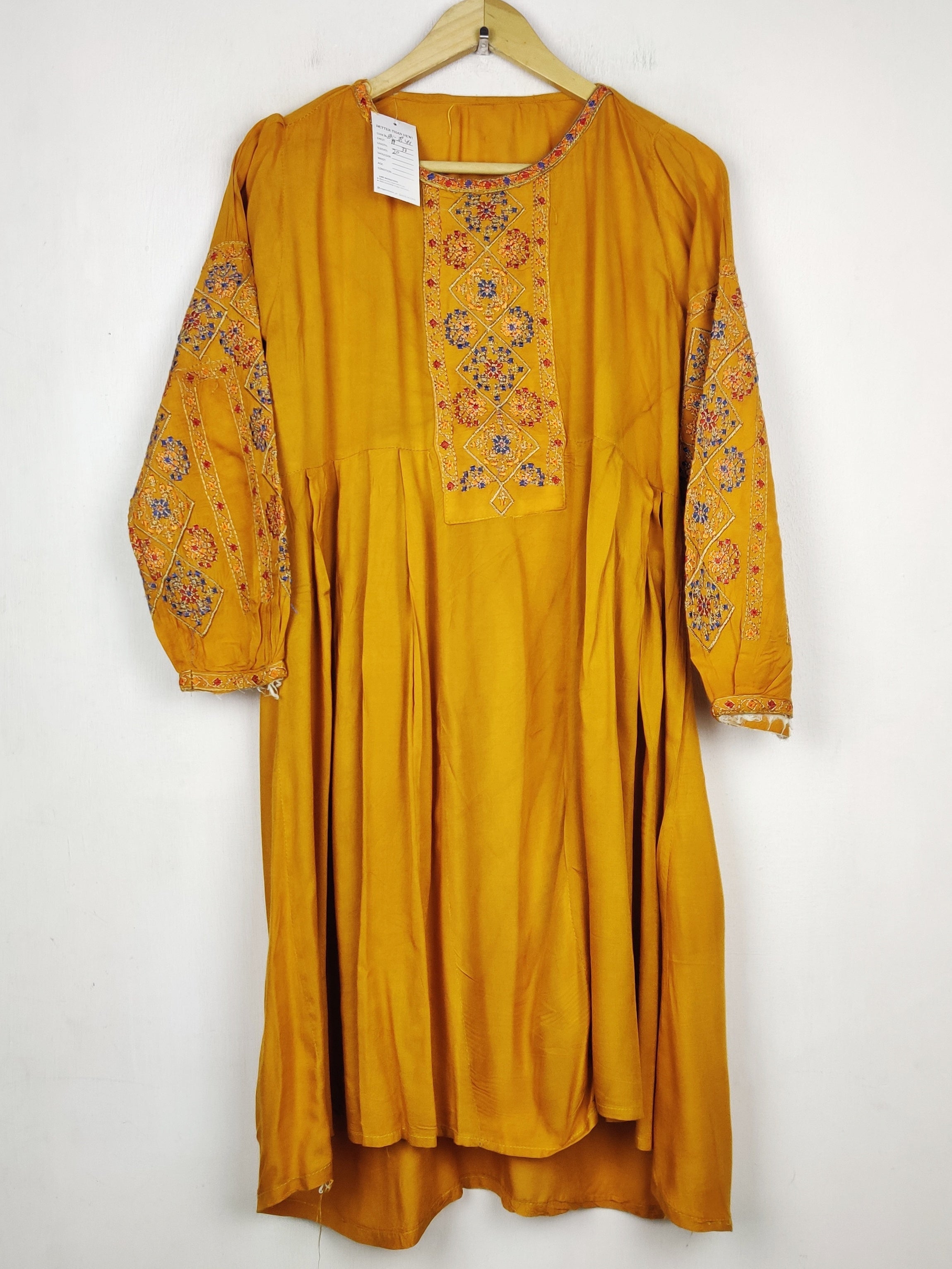 Buy online pre-used pre-loved 100% authentic & Original branded Unknown Brand (WBK-3844) available in Pakistan. Top international brands avilable.