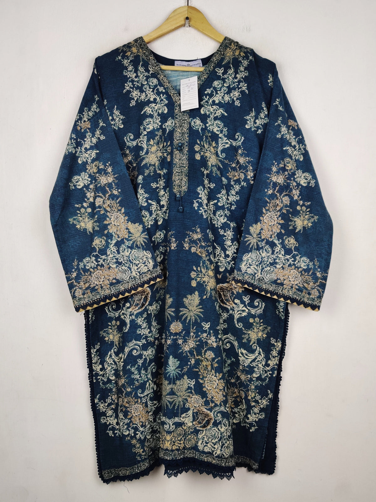Buy online pre-used pre-loved 100% authentic & Original branded Bonanza Satrangi (WBK-3856) available in Pakistan. Top international brands avilable.