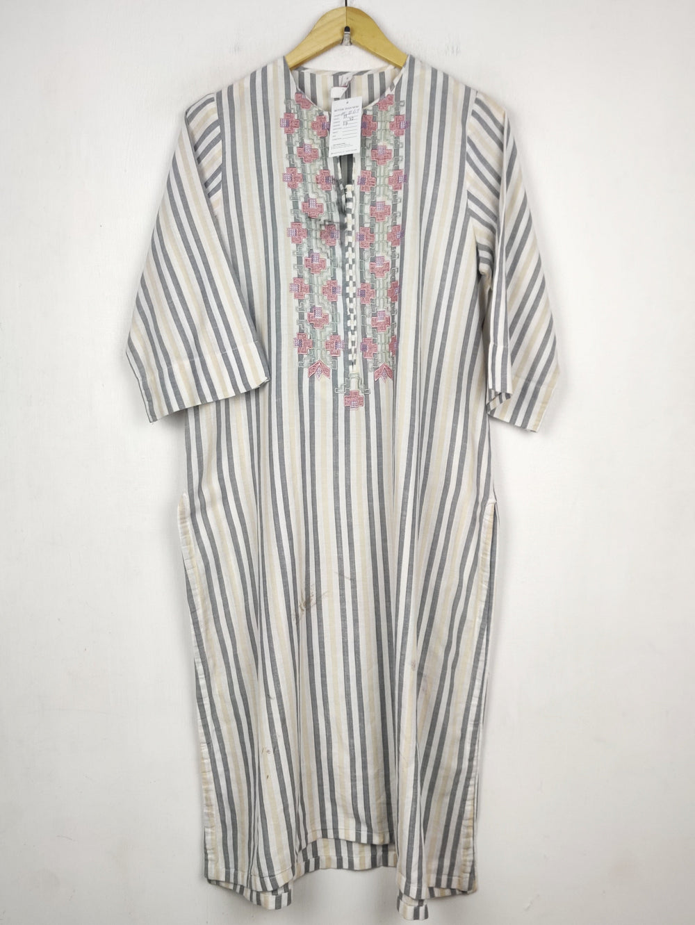 Buy online pre-used pre-loved 100% authentic & Original branded Ethnic (WBK-3864) available in Pakistan. Top international brands avilable.
