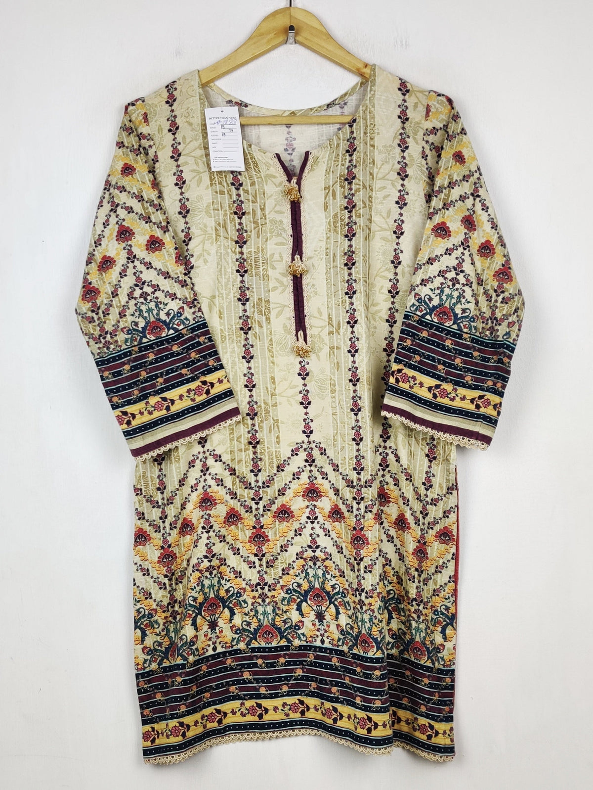 Buy online pre-used pre-loved 100% authentic & Original branded Unknown Brand (WBK-3888) available in Pakistan. Top international brands avilable.