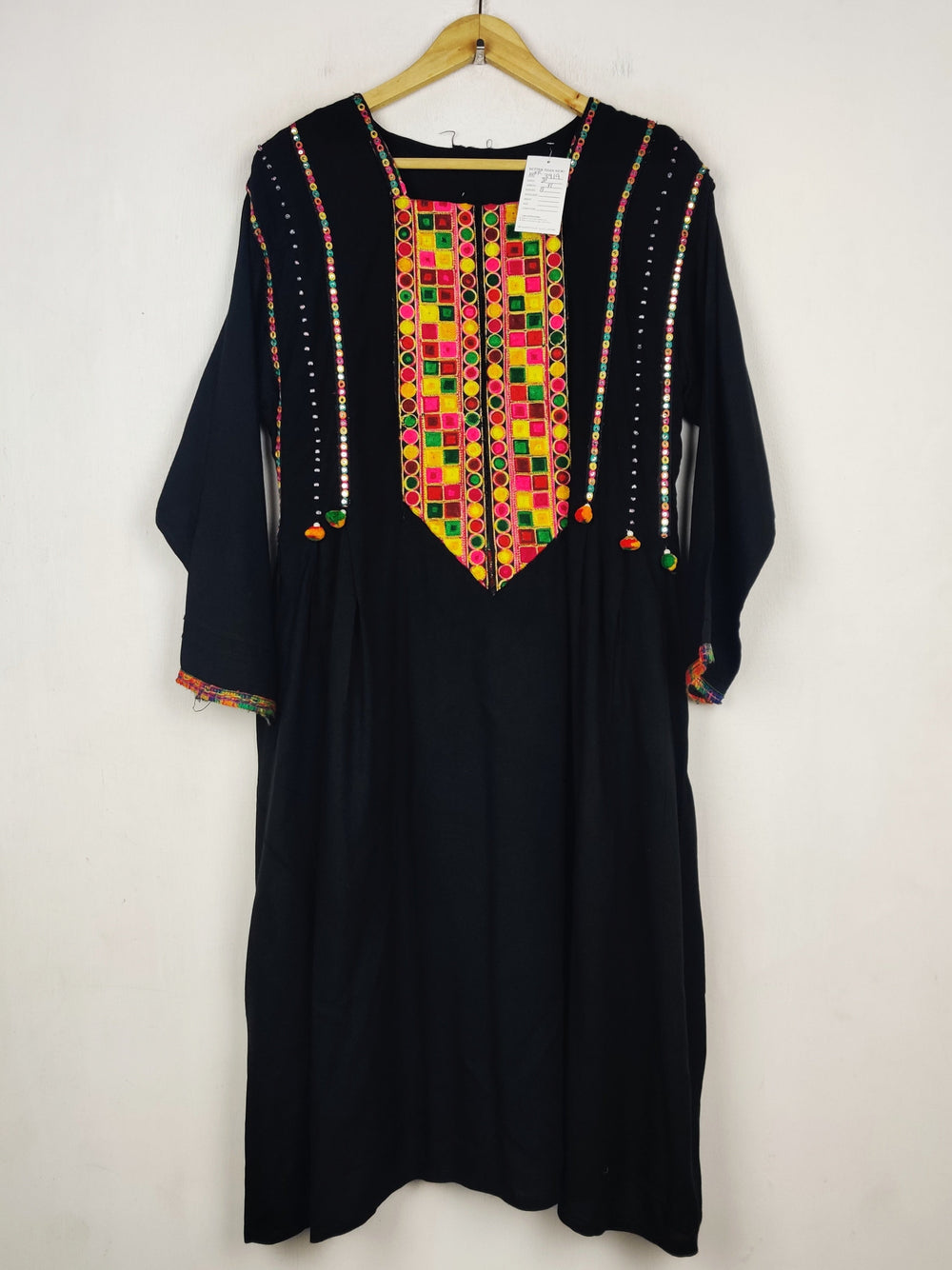 Buy online pre-used pre-loved 100% authentic & Original branded Unknown Brand (WBK-3919) available in Pakistan. Top international brands avilable.