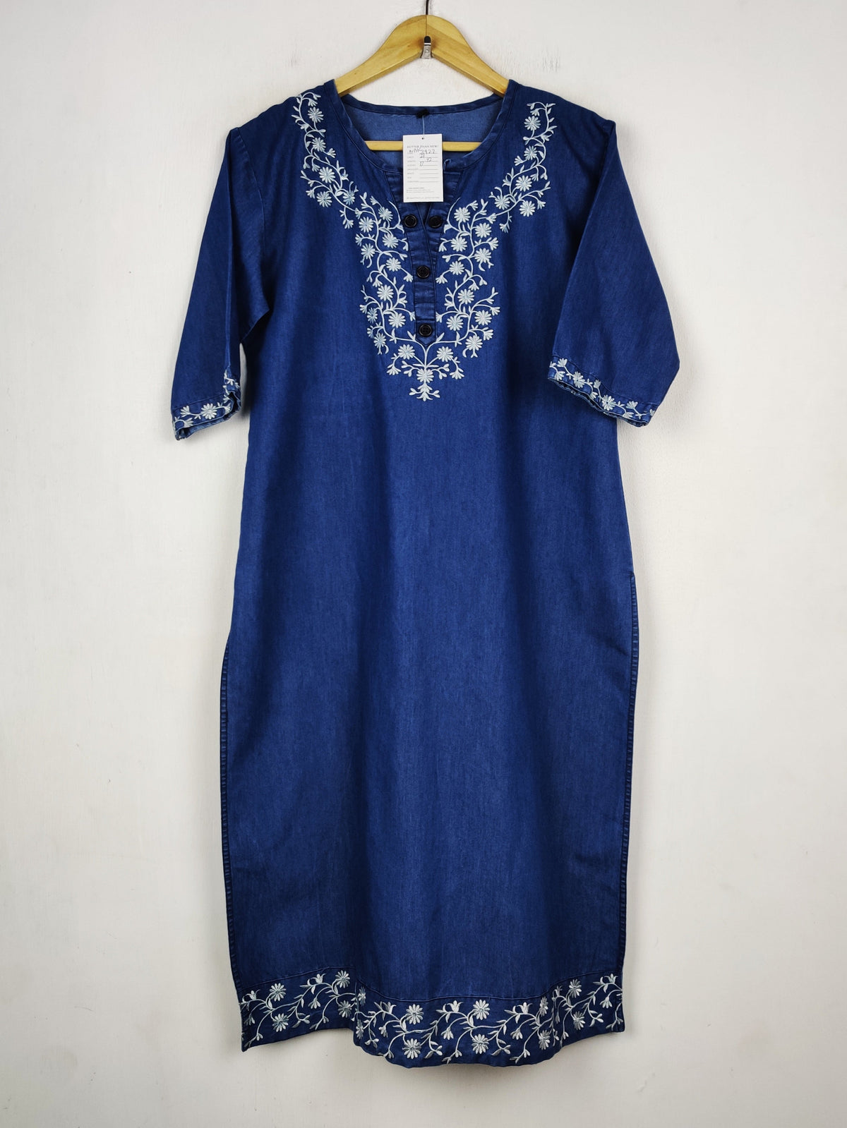 Buy online pre-used pre-loved 100% authentic & Original branded Unknown Brand (WBK-3922) available in Pakistan. Top international brands avilable.