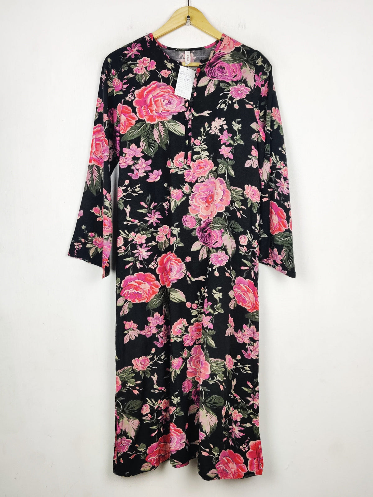 Buy online pre-used pre-loved 100% authentic & Original branded Ethnic (WBK-3926) available in Pakistan. Top international brands avilable.