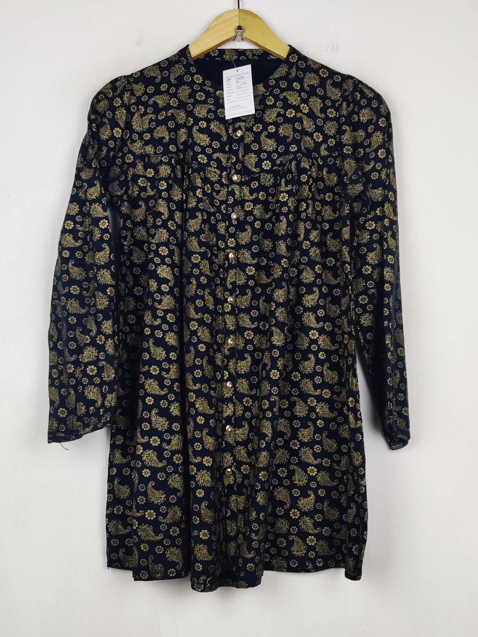 Buy online pre-used pre-loved 100% authentic & Original branded Unknown Brand (WBK-3938) available in Pakistan. Top international brands avilable.