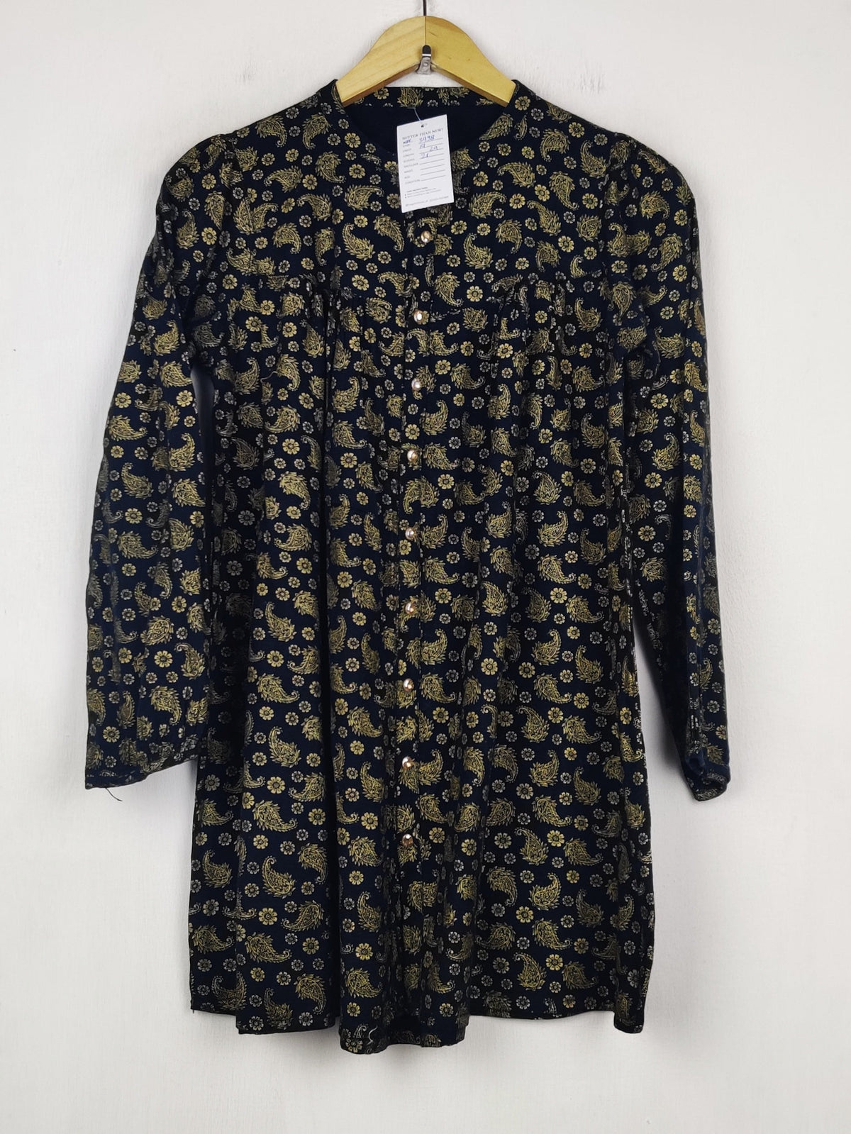 Buy online pre-used pre-loved 100% authentic & Original branded Unknown Brand (WBK-3938) available in Pakistan. Top international brands avilable.