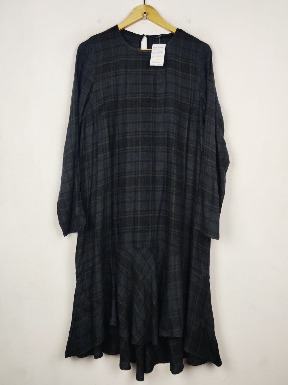 Buy online pre-used pre-loved 100% authentic & Original branded Zara (WBK-3939) available in Pakistan. Top international brands avilable.
