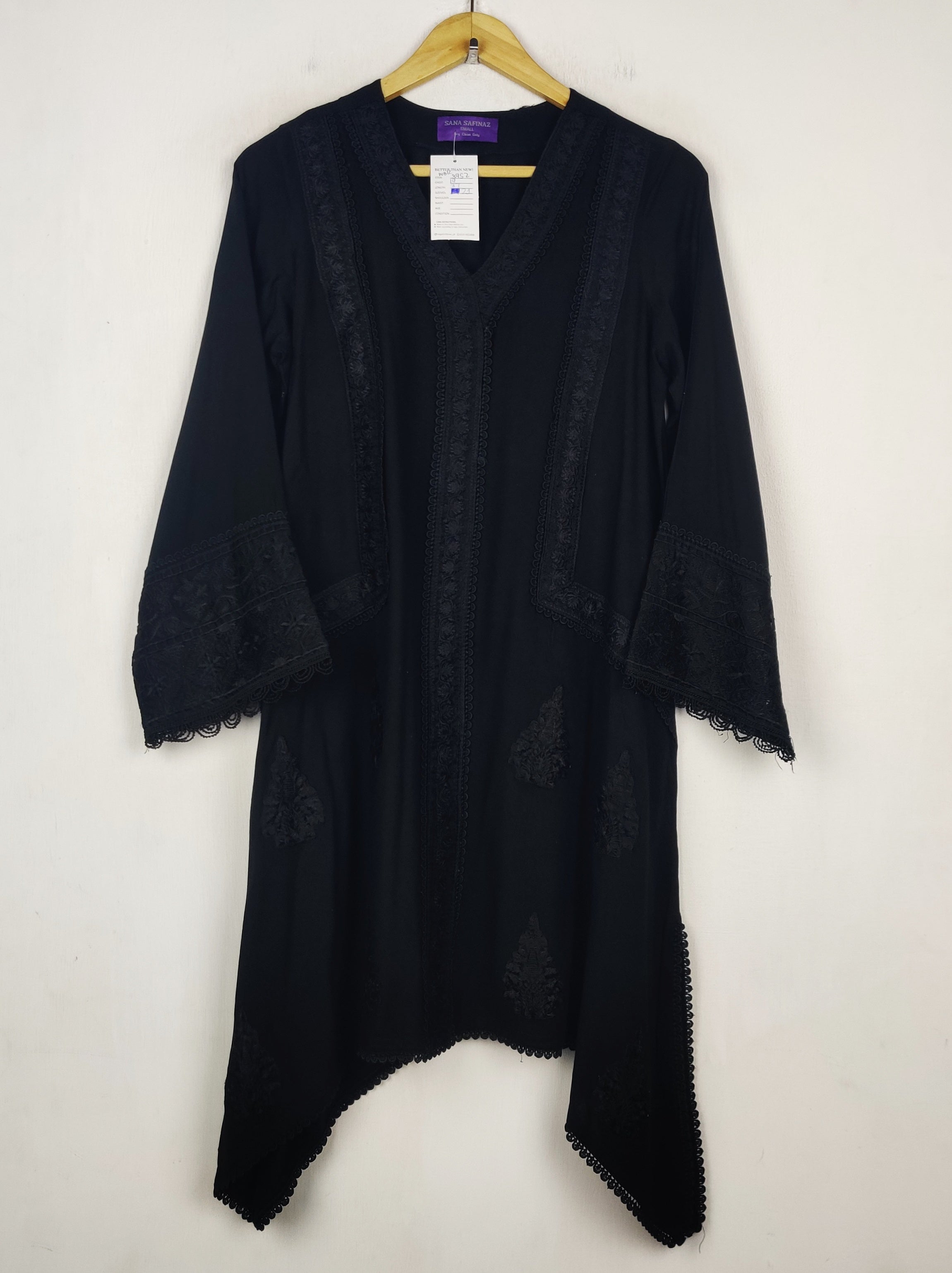 Buy online pre-used pre-loved 100% authentic & Original branded Sana Safinaz (WBK-3952) available in Pakistan. Top international brands avilable.