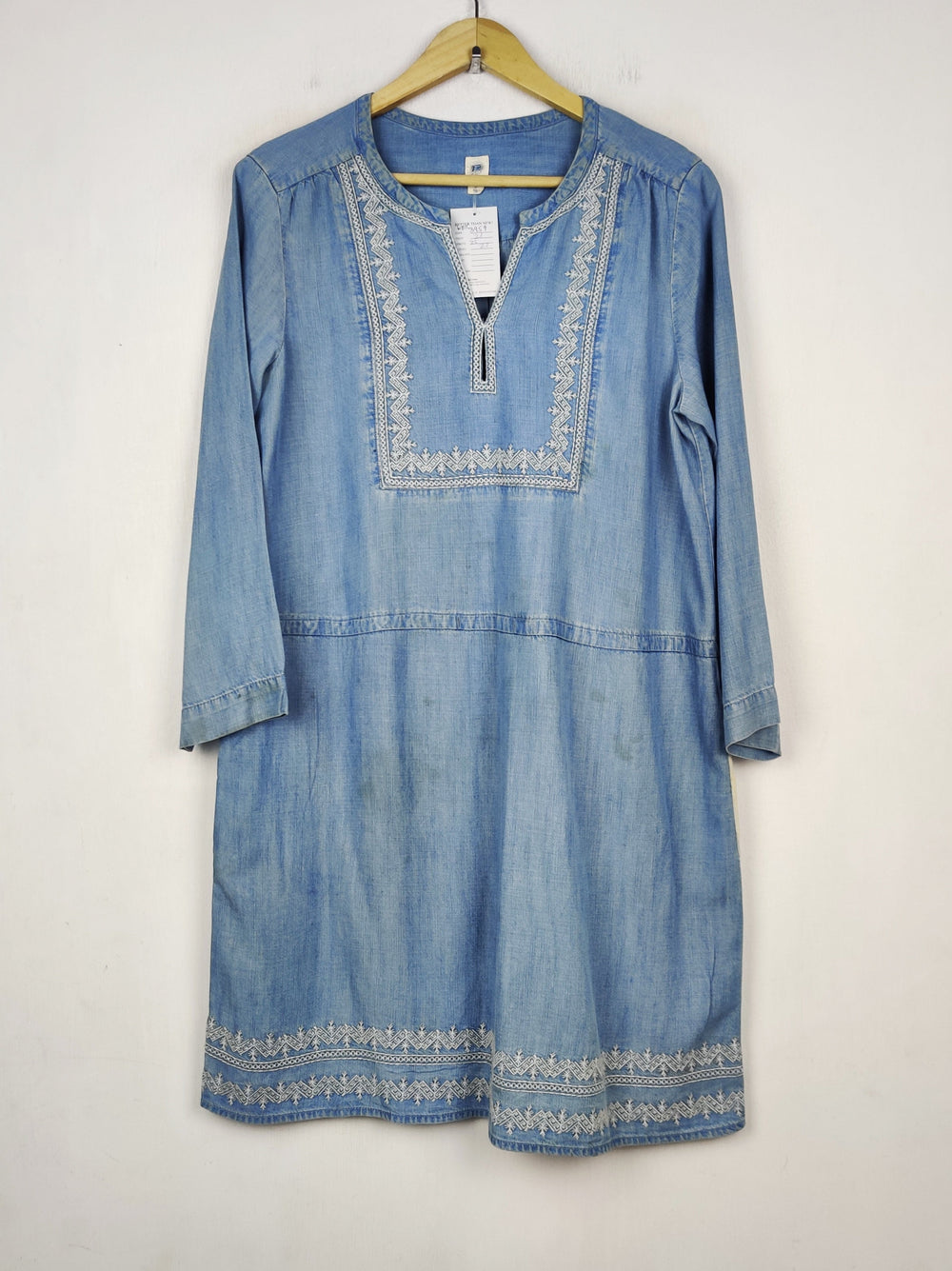 Buy online pre-used pre-loved 100% authentic & Original branded Unknown Brand (WBK-3959) available in Pakistan. Top international brands avilable.