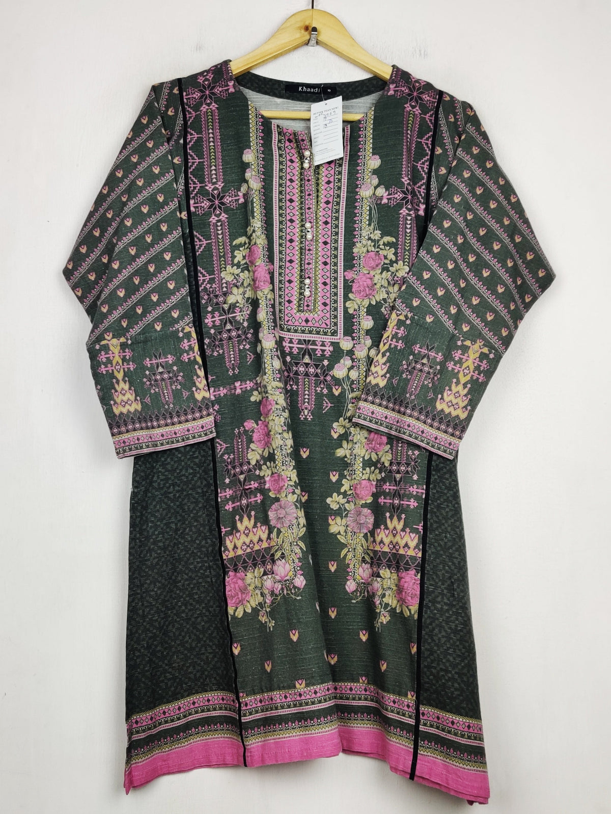 Buy online pre-used pre-loved 100% authentic & Original branded Khaadi (WBK-3969) available in Pakistan. Top international brands avilable.