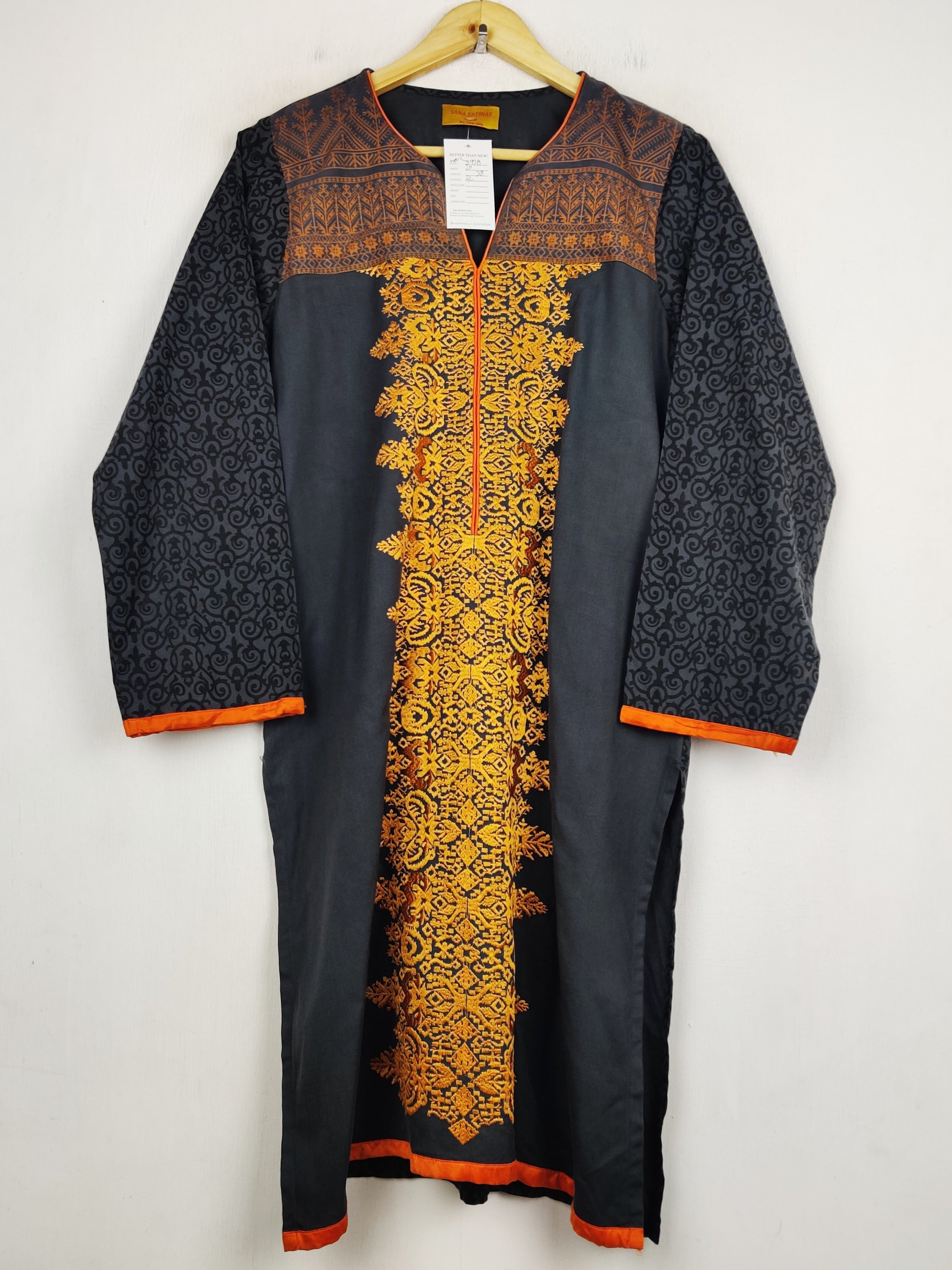 Buy online pre-used pre-loved 100% authentic & Original branded Sana Safinaz (WBK-3978) available in Pakistan. Top international brands avilable.