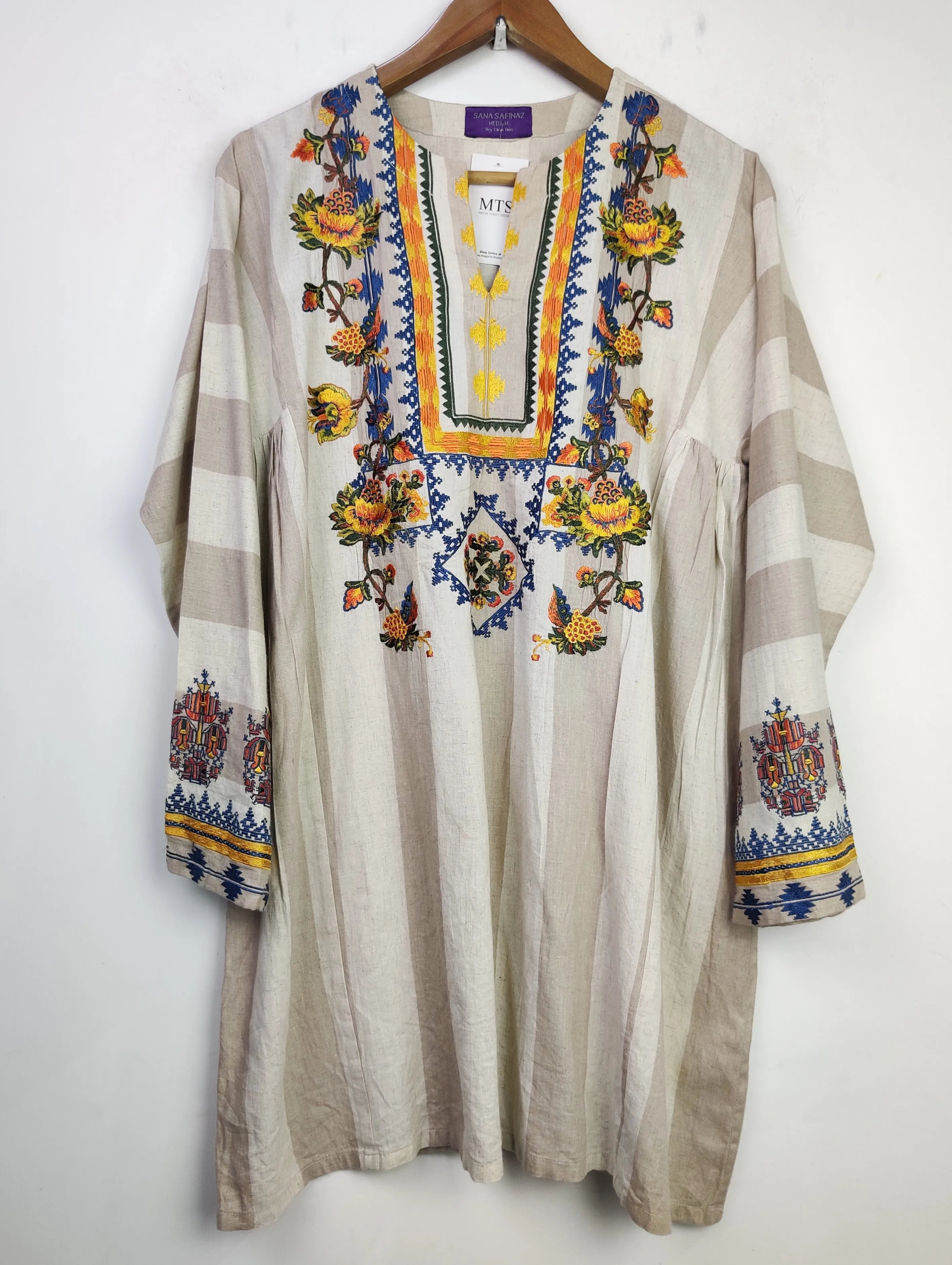 Buy online pre-used pre-loved 100% authentic & Original branded Sana Safinaz (WBK-494) available in Pakistan. Top international brands avilable.