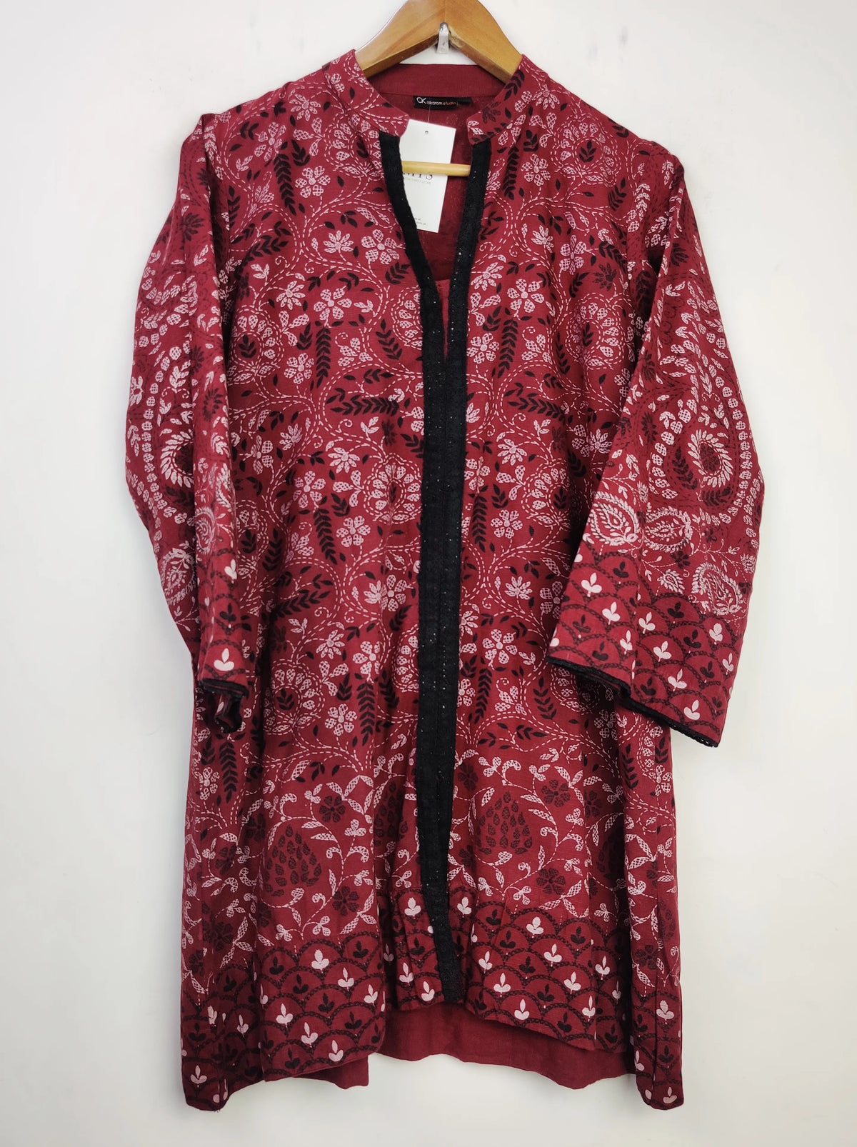Buy online pre-used pre-loved 100% authentic & Original branded Alkaram Studio (WBK-517) available in Pakistan. Top international brands avilable.