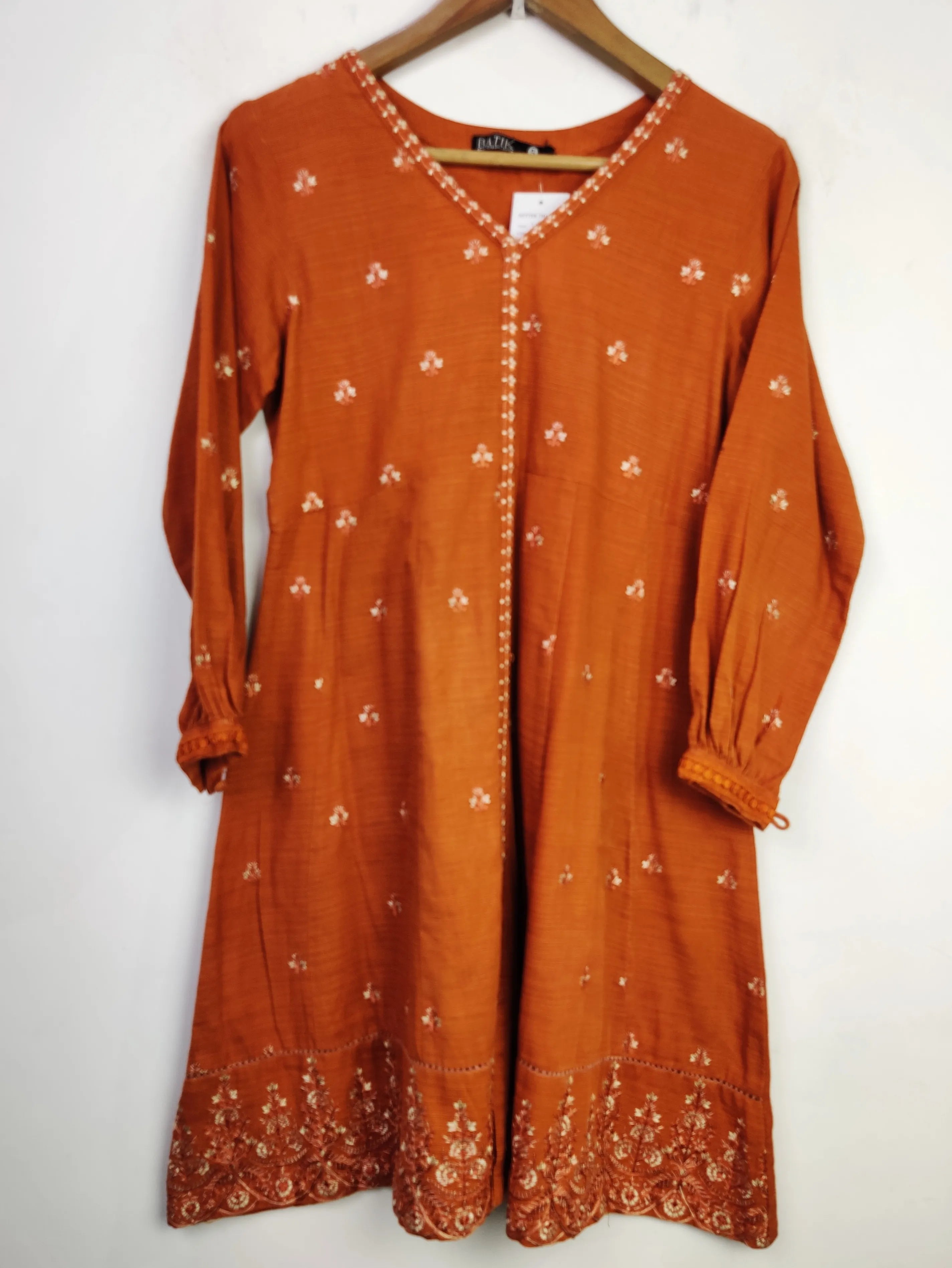 Buy online pre-used pre-loved 100% authentic & Original branded Batik (WBK-544) available in Pakistan. Top international brands avilable.