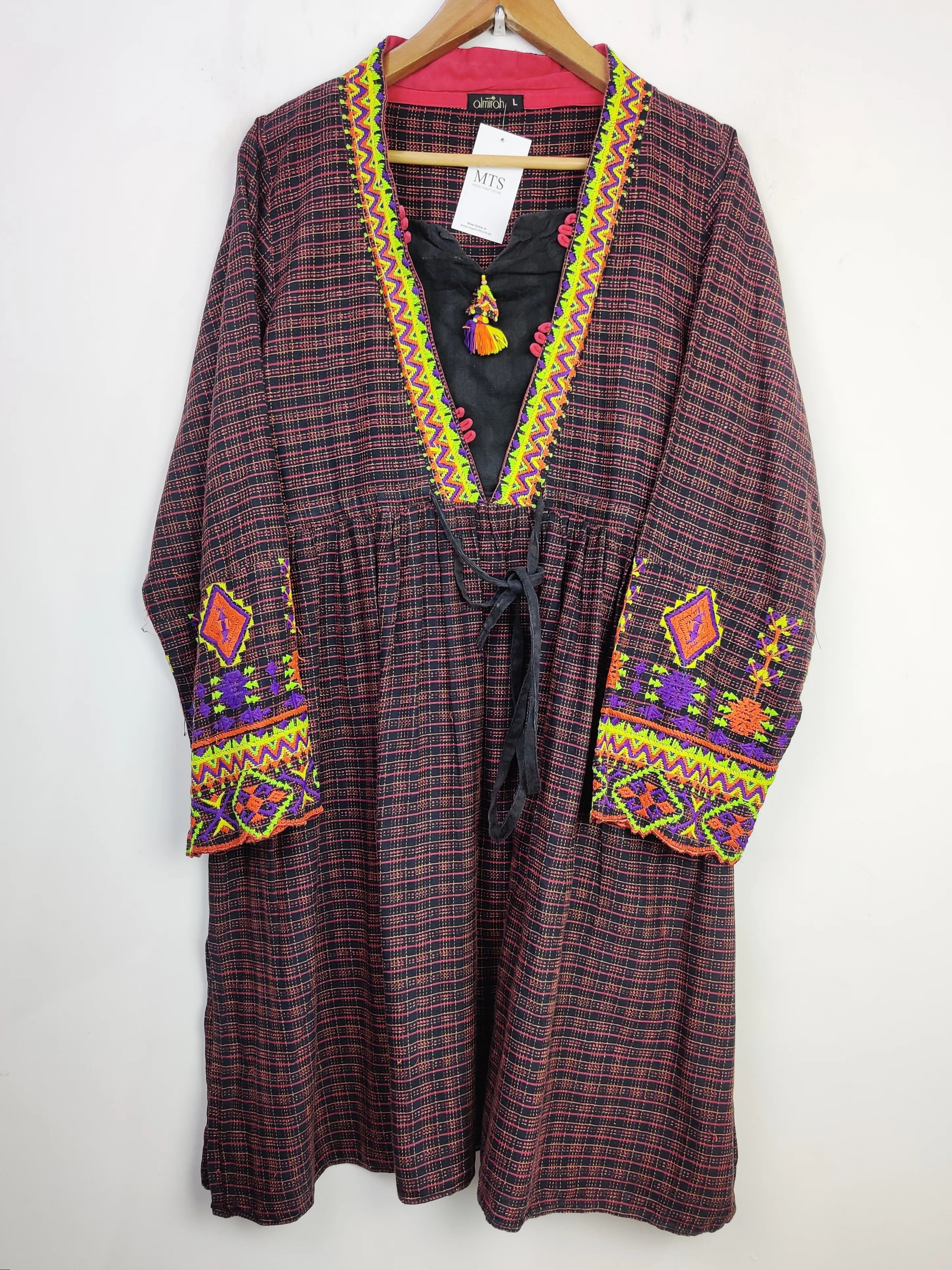Buy online pre-used pre-loved 100% authentic & Original branded Almirah (WBK-599) available in Pakistan. Top international brands avilable.