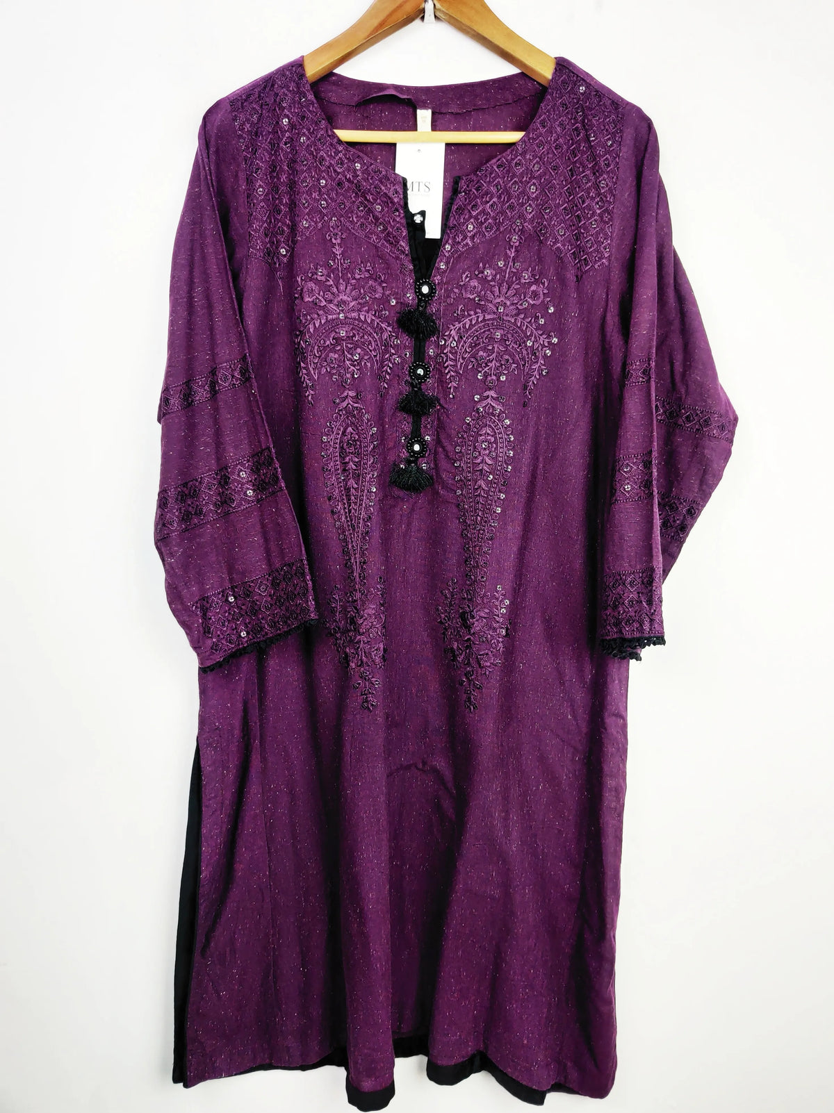 Buy online pre-used pre-loved 100% authentic & Original branded Motif (WBK-603) available in Pakistan. Top international brands avilable.