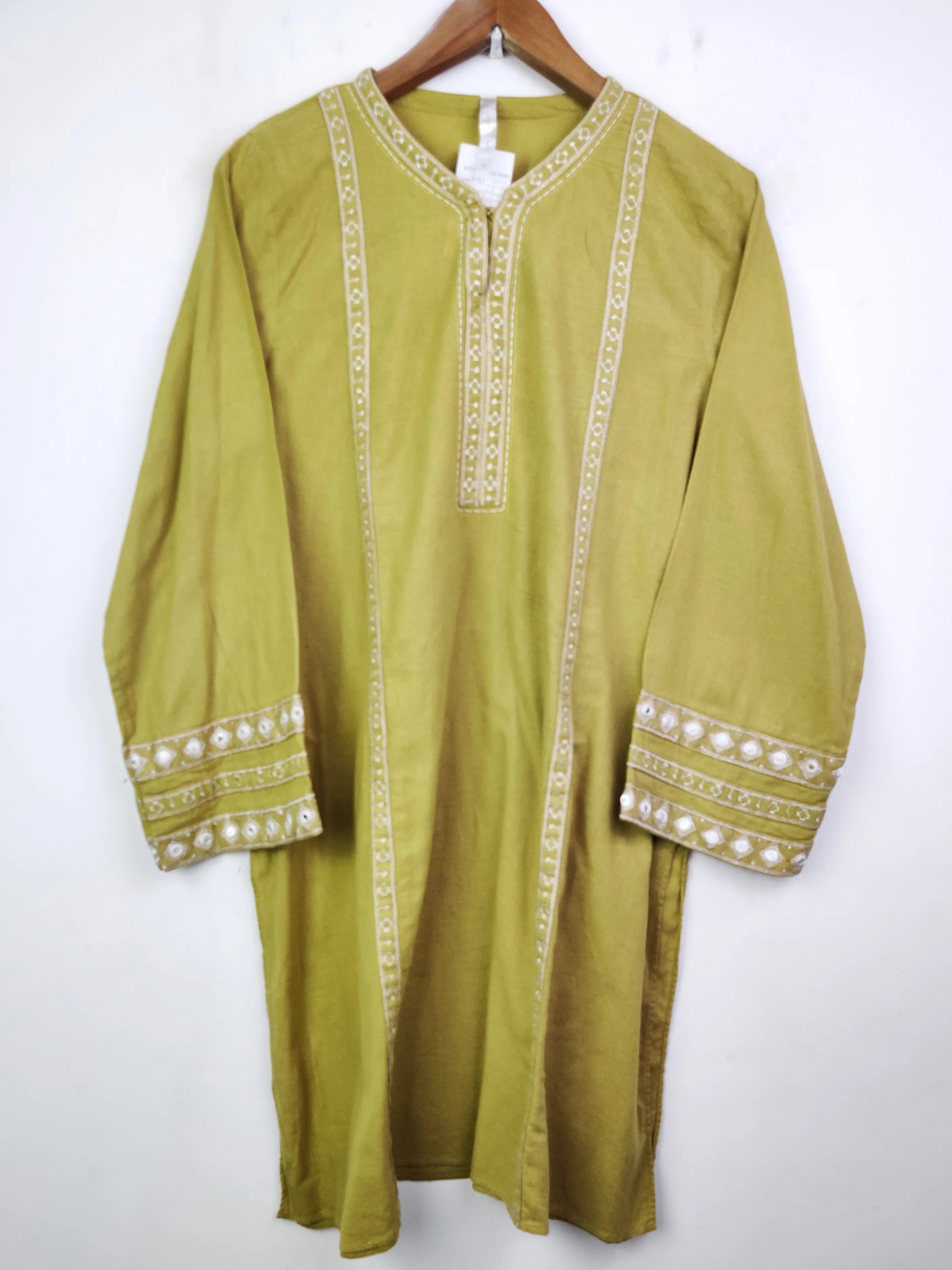 Buy online pre-used pre-loved 100% authentic & Original branded Working Women (WBK-641) available in Pakistan. Top international brands avilable.