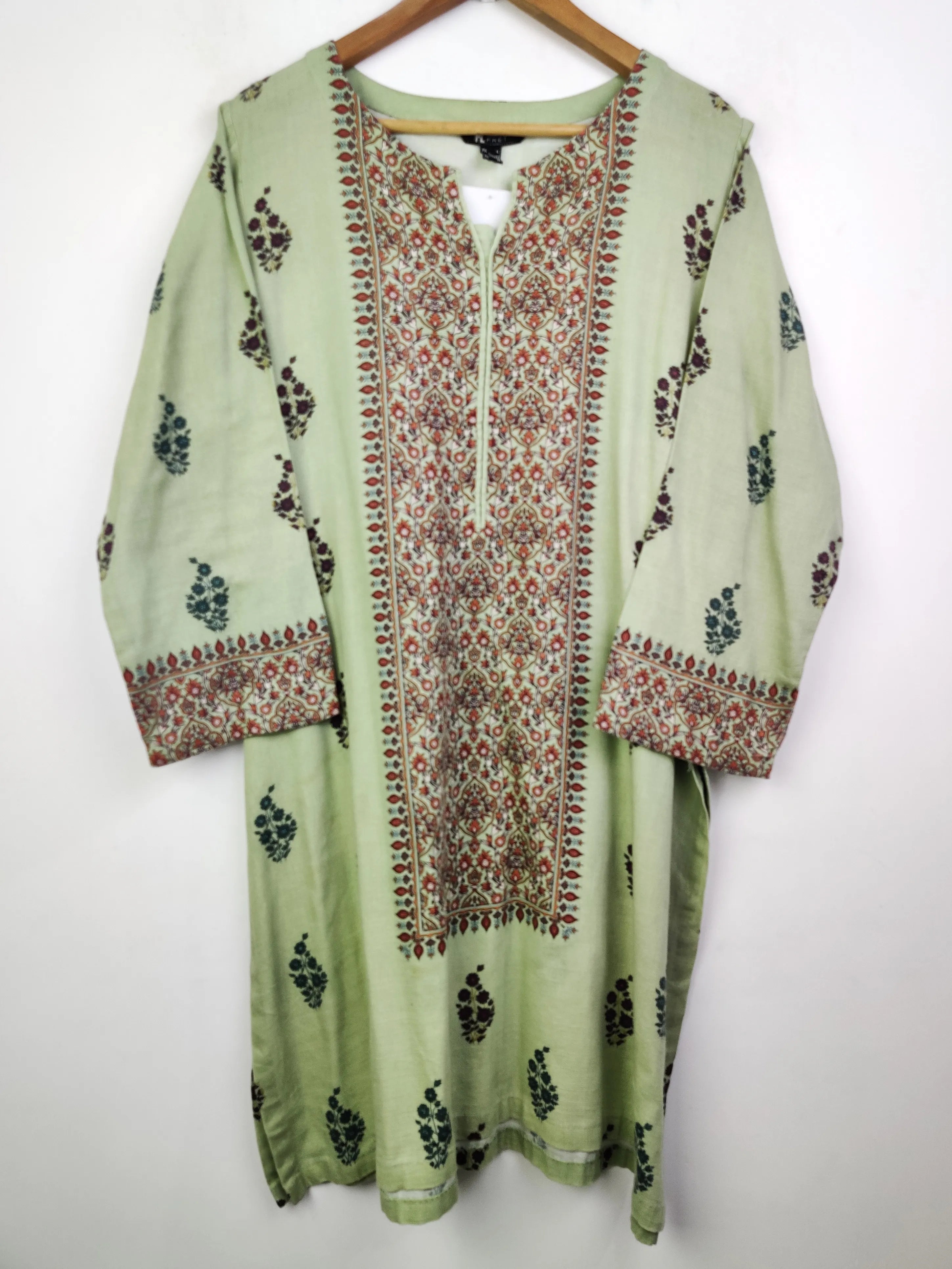 Buy online pre-used pre-loved 100% authentic & Original branded Nishat Linen (WBK-657) available in Pakistan. Top international brands avilable.