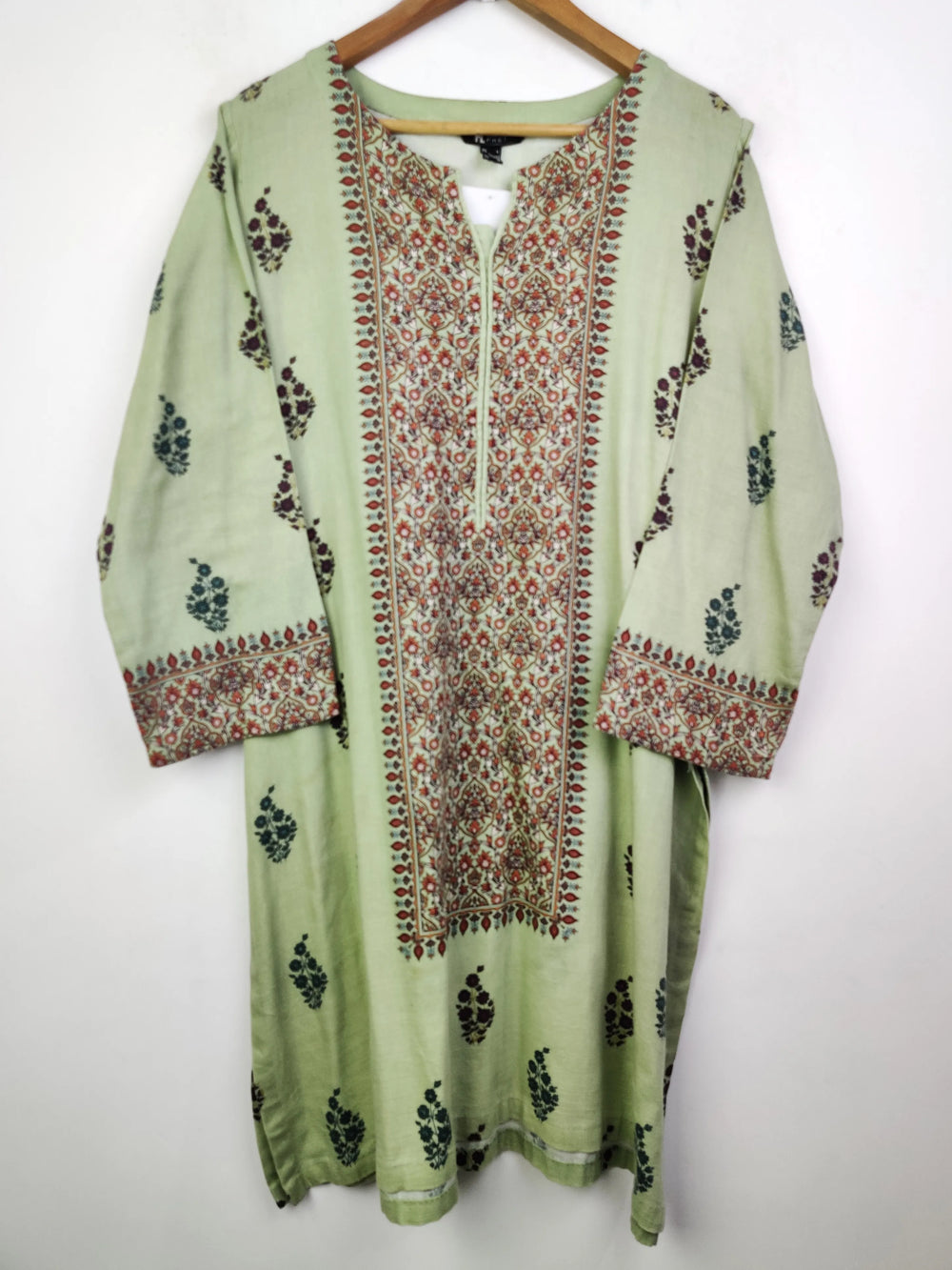 Buy online pre-used pre-loved 100% authentic & Original branded Nishat Linen (WBK-657) available in Pakistan. Top international brands avilable.