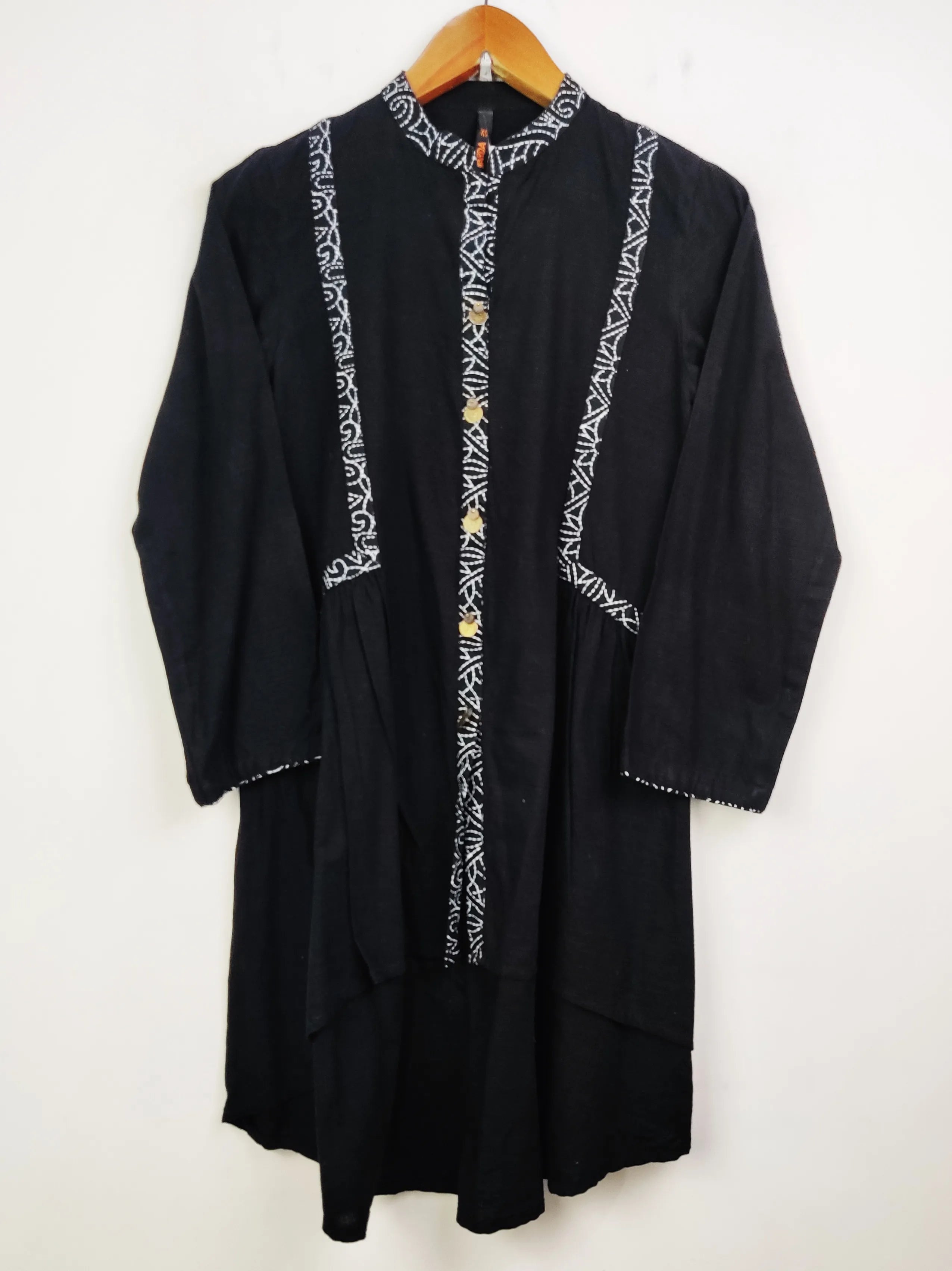 Buy online pre-used pre-loved 100% authentic & Original branded Warda (WBK-683) available in Pakistan. Top international brands avilable.