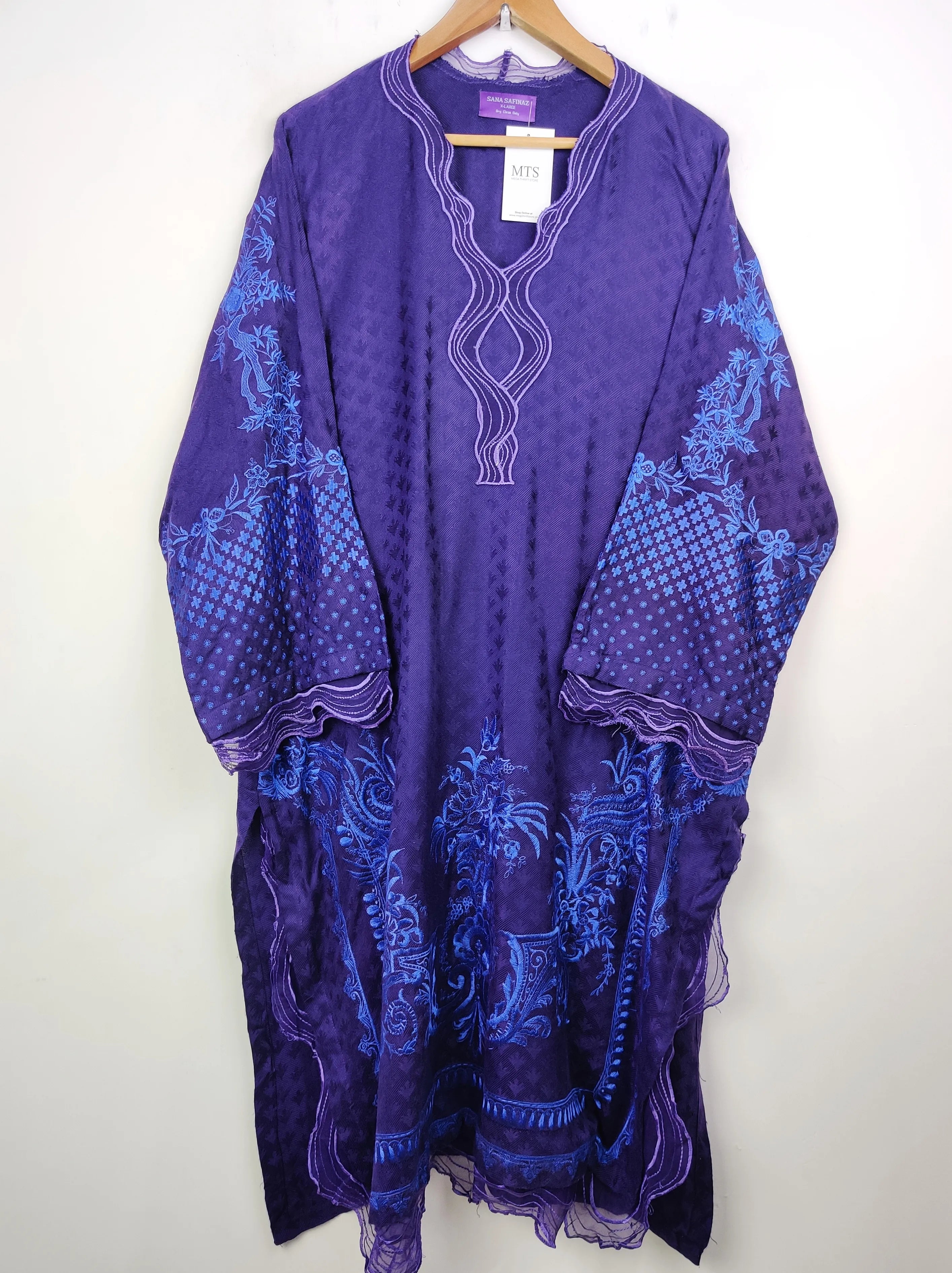 Buy online pre-used pre-loved 100% authentic & Original branded Sana Safinaz (WBK-686) available in Pakistan. Top international brands avilable.