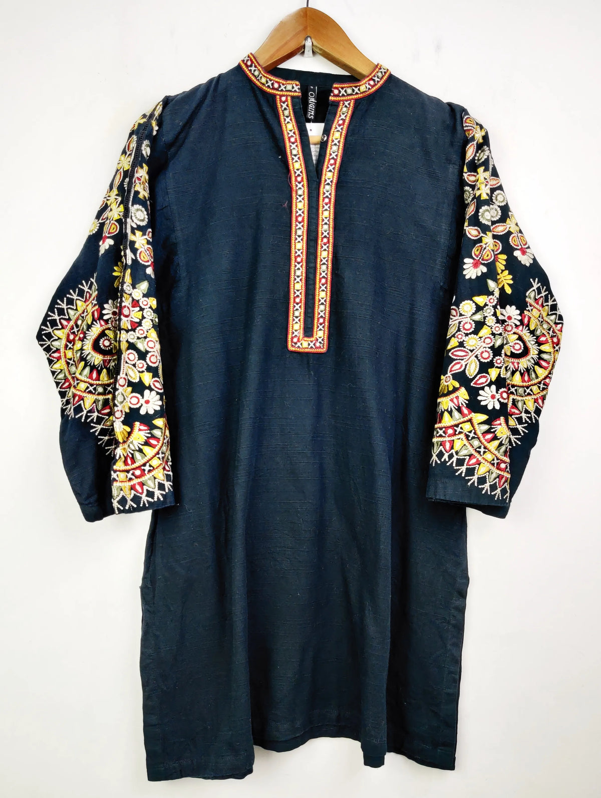 Buy online pre-used pre-loved 100% authentic & Original branded Origins (WBK-770) available in Pakistan. Top international brands avilable.
