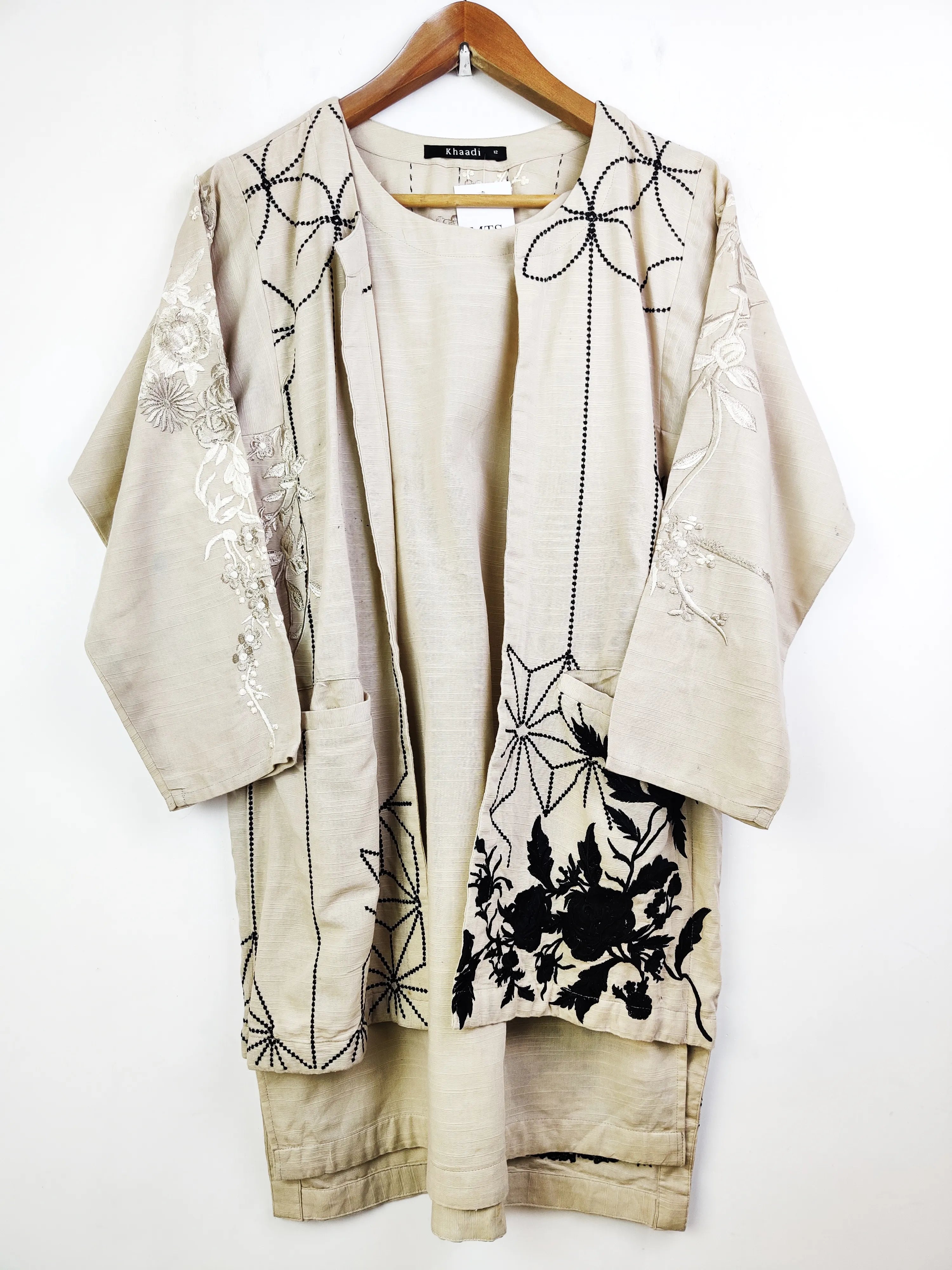 Buy online pre-used pre-loved 100% authentic & Original branded Khaadi (WBK-785) available in Pakistan. Top international brands avilable.