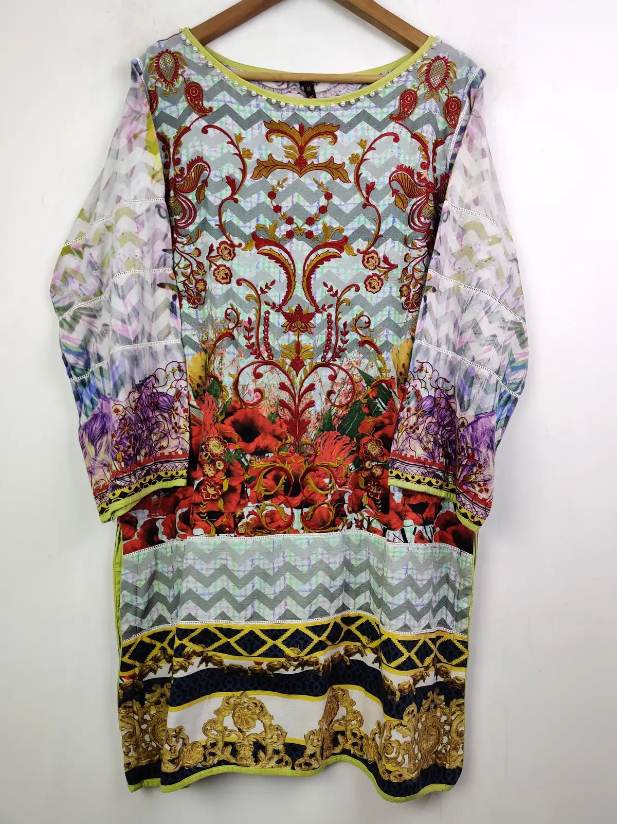 Buy online pre-used pre-loved 100% authentic & Original branded Warda (WBK-841) available in Pakistan. Top international brands avilable.