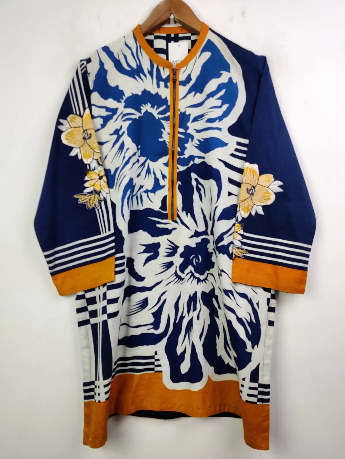 Buy online pre-used pre-loved 100% authentic & Original branded Unknown Number (WBK-851) available in Pakistan. Top international brands avilable.