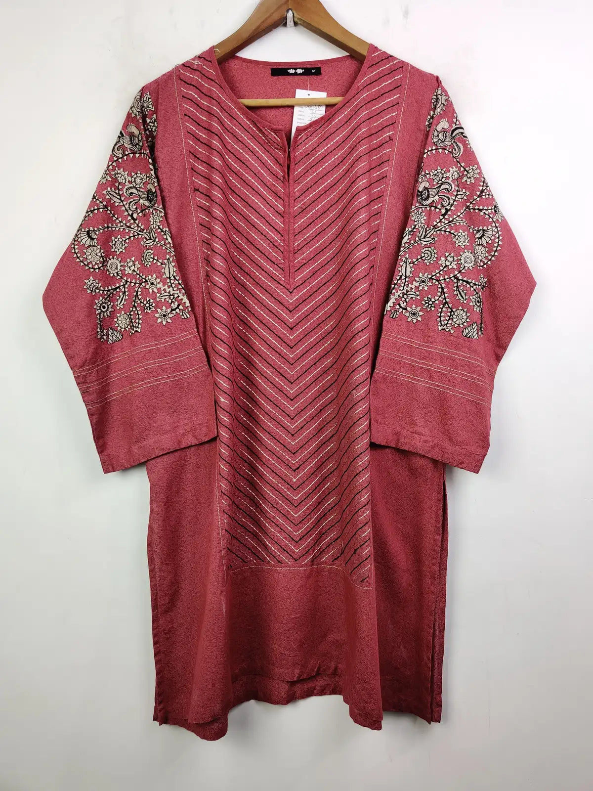 Buy online pre-used pre-loved 100% authentic & Original branded Khaadi (WBK-889) available in Pakistan. Top international brands avilable.