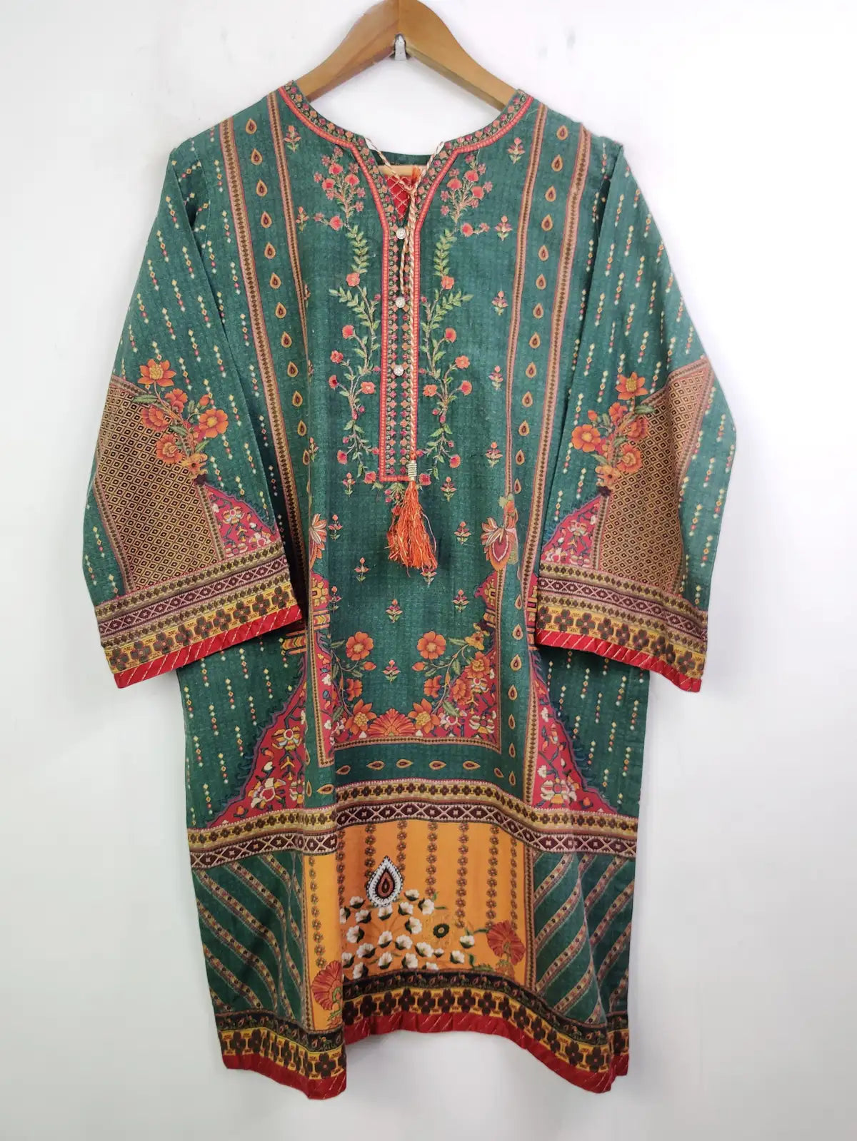 Buy online pre-used pre-loved 100% authentic & Original branded Bin Saeed (WBK-924) available in Pakistan. Top international brands avilable.