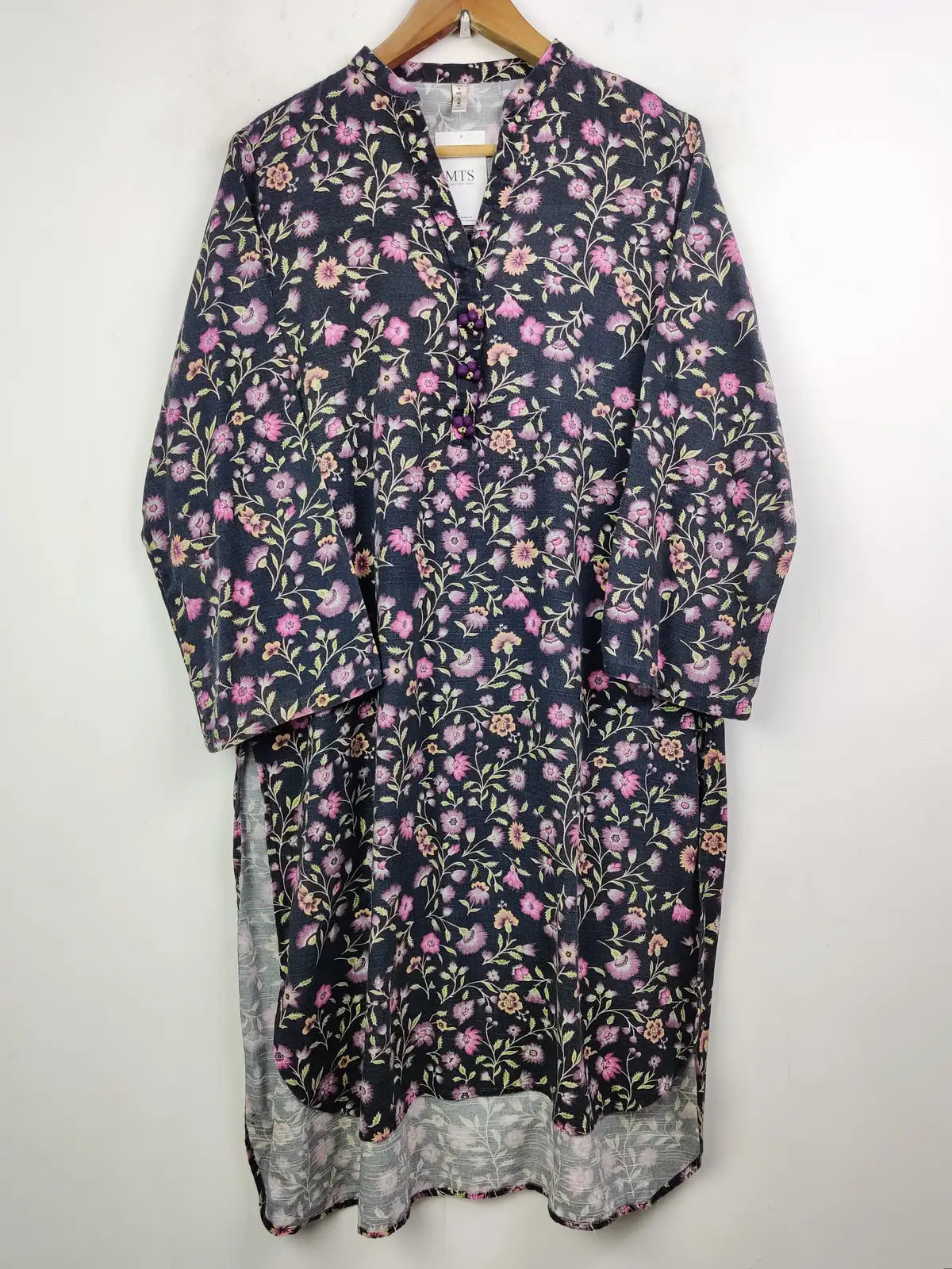Buy online pre-used pre-loved 100% authentic & Original branded Ethnic (WBK-933) available in Pakistan. Top international brands avilable.