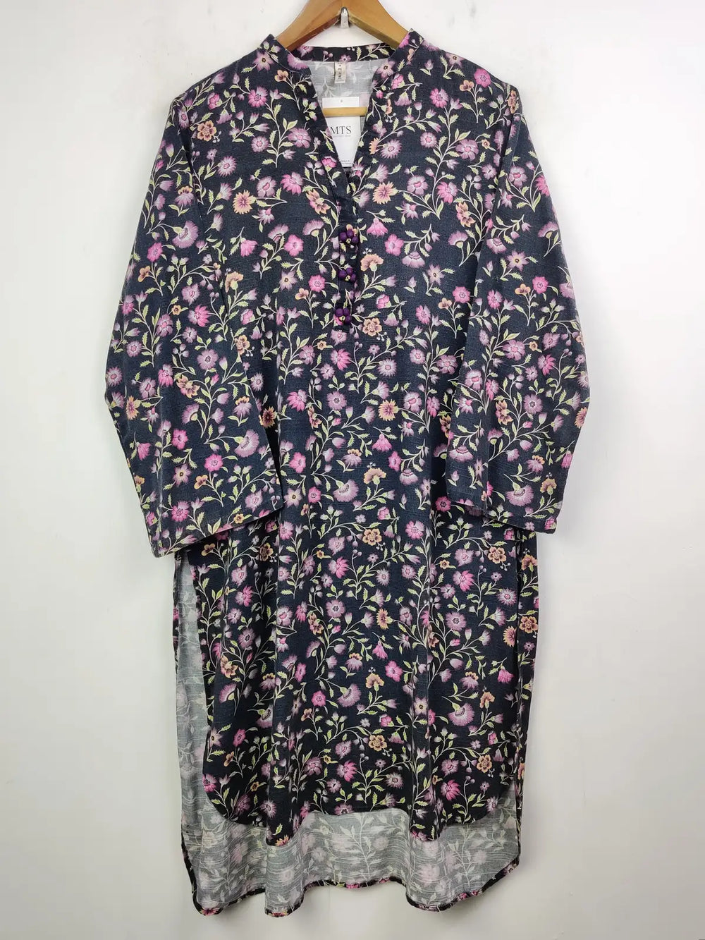 Buy online pre-used pre-loved 100% authentic & Original branded Ethnic (WBK-933) available in Pakistan. Top international brands avilable.
