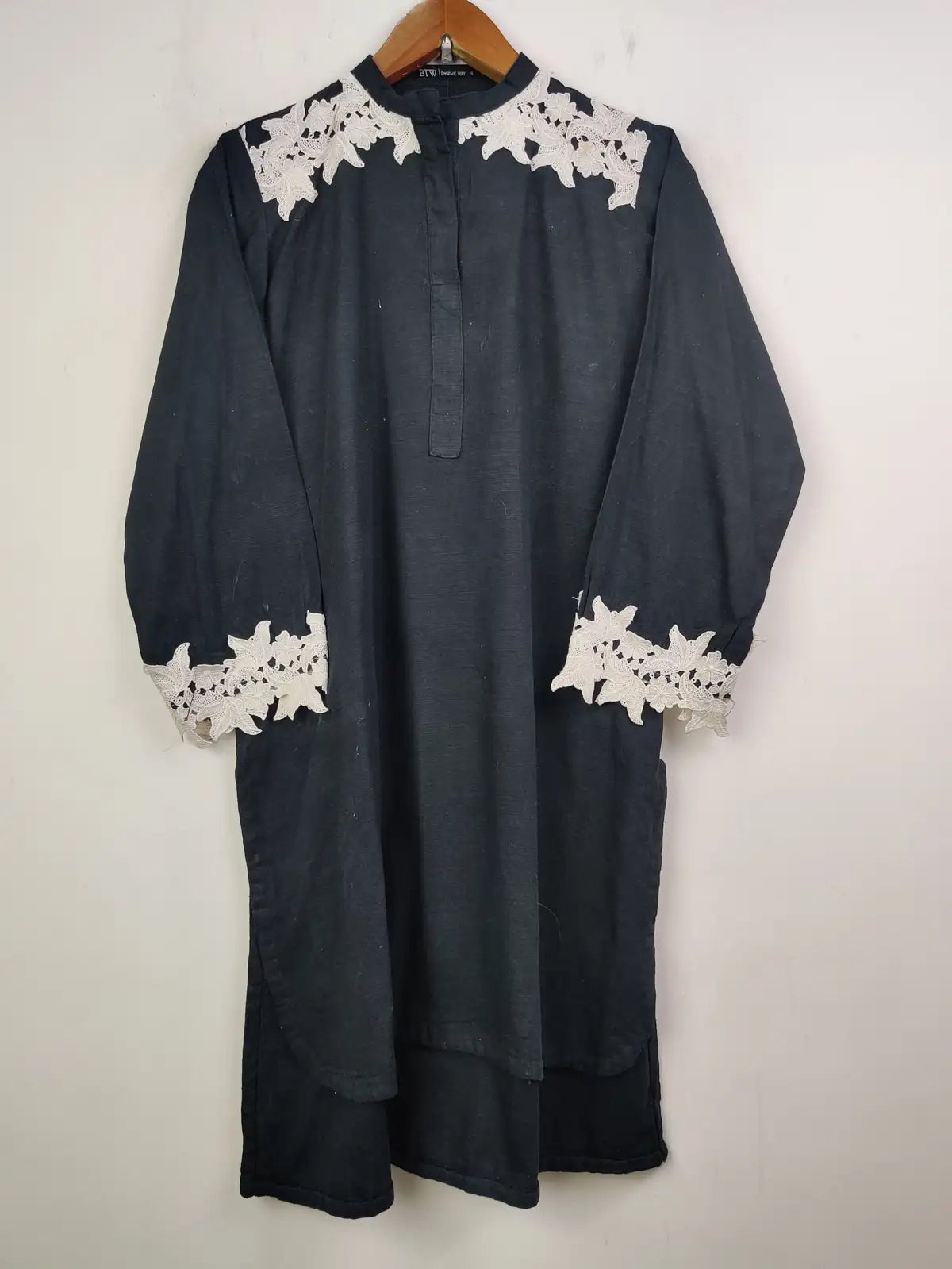 Buy online pre-used pre-loved 100% authentic & Original branded By The Way (WBK-935) available in Pakistan. Top international brands avilable.