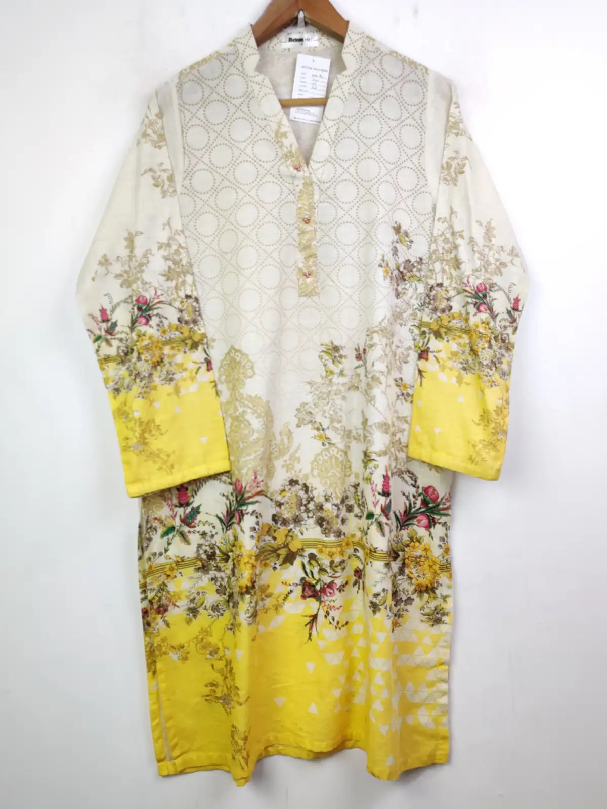 Buy online pre-used pre-loved 100% authentic & Original branded Ideas (WBK-942) available in Pakistan. Top international brands avilable.