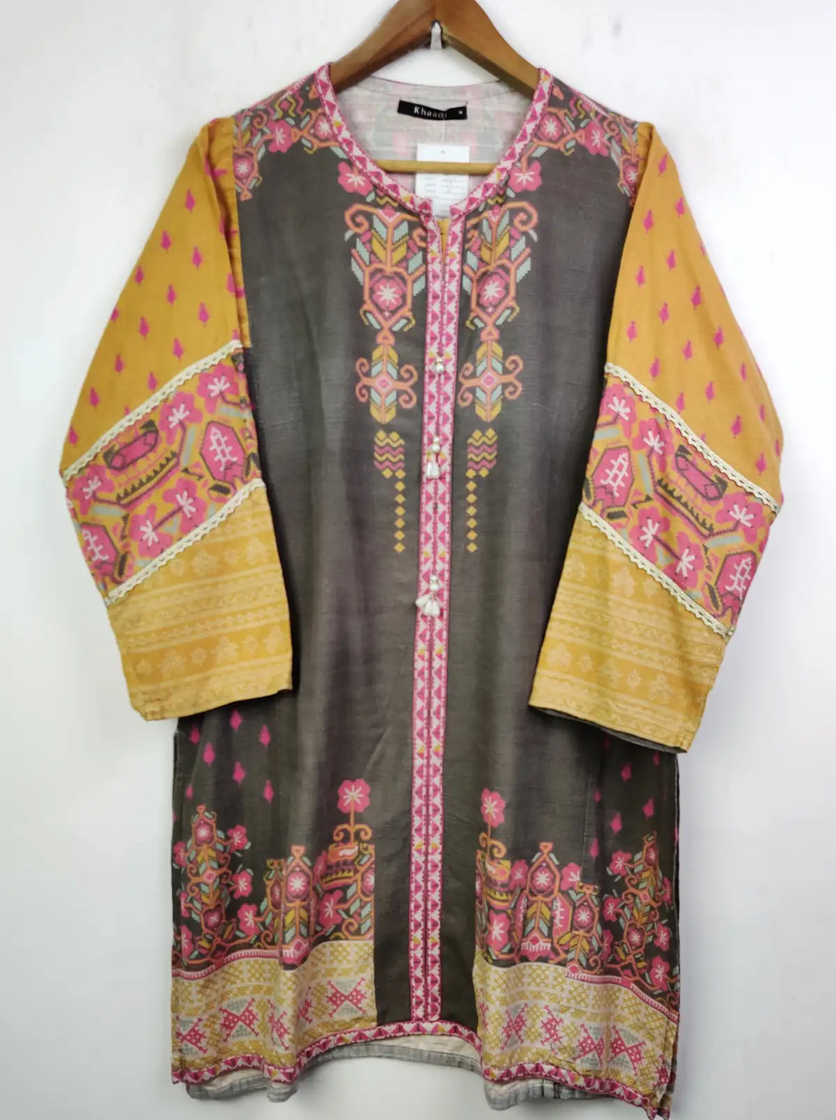Buy online pre-used pre-loved 100% authentic & Original branded Khaadi (WBK-952) available in Pakistan. Top international brands avilable.