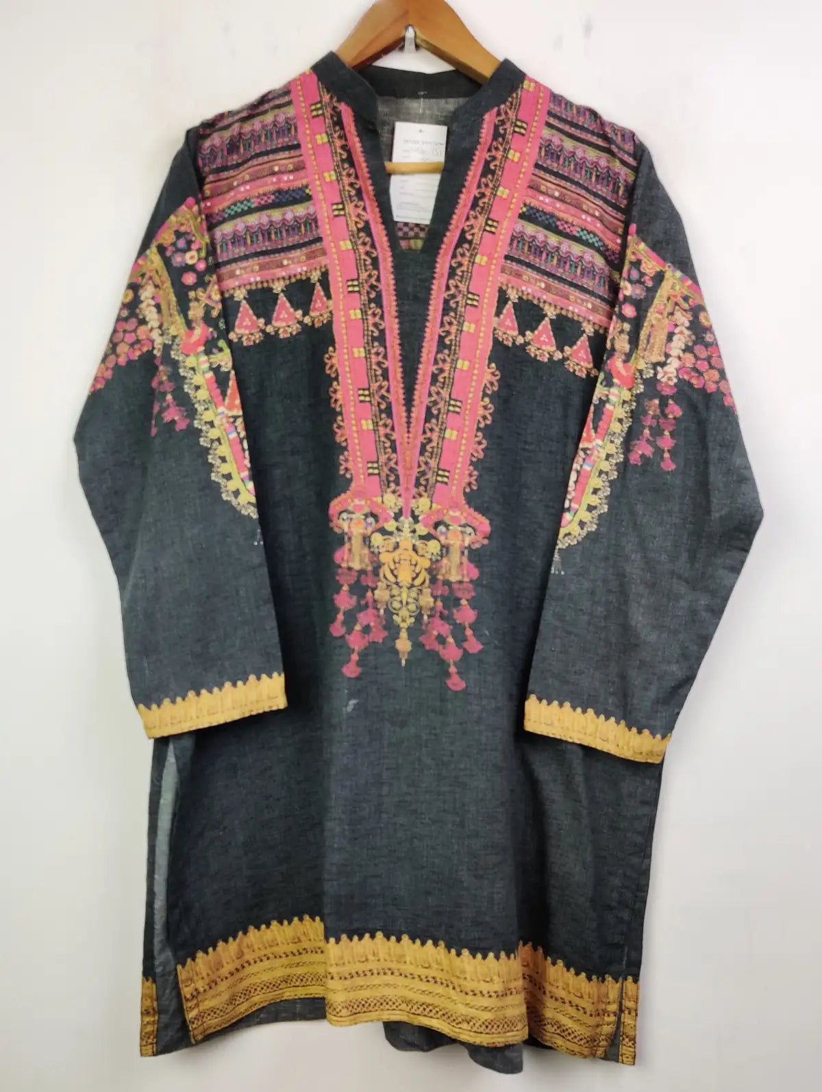 Buy online pre-used pre-loved 100% authentic & Original branded Unknown Number (WBK-953) available in Pakistan. Top international brands avilable.